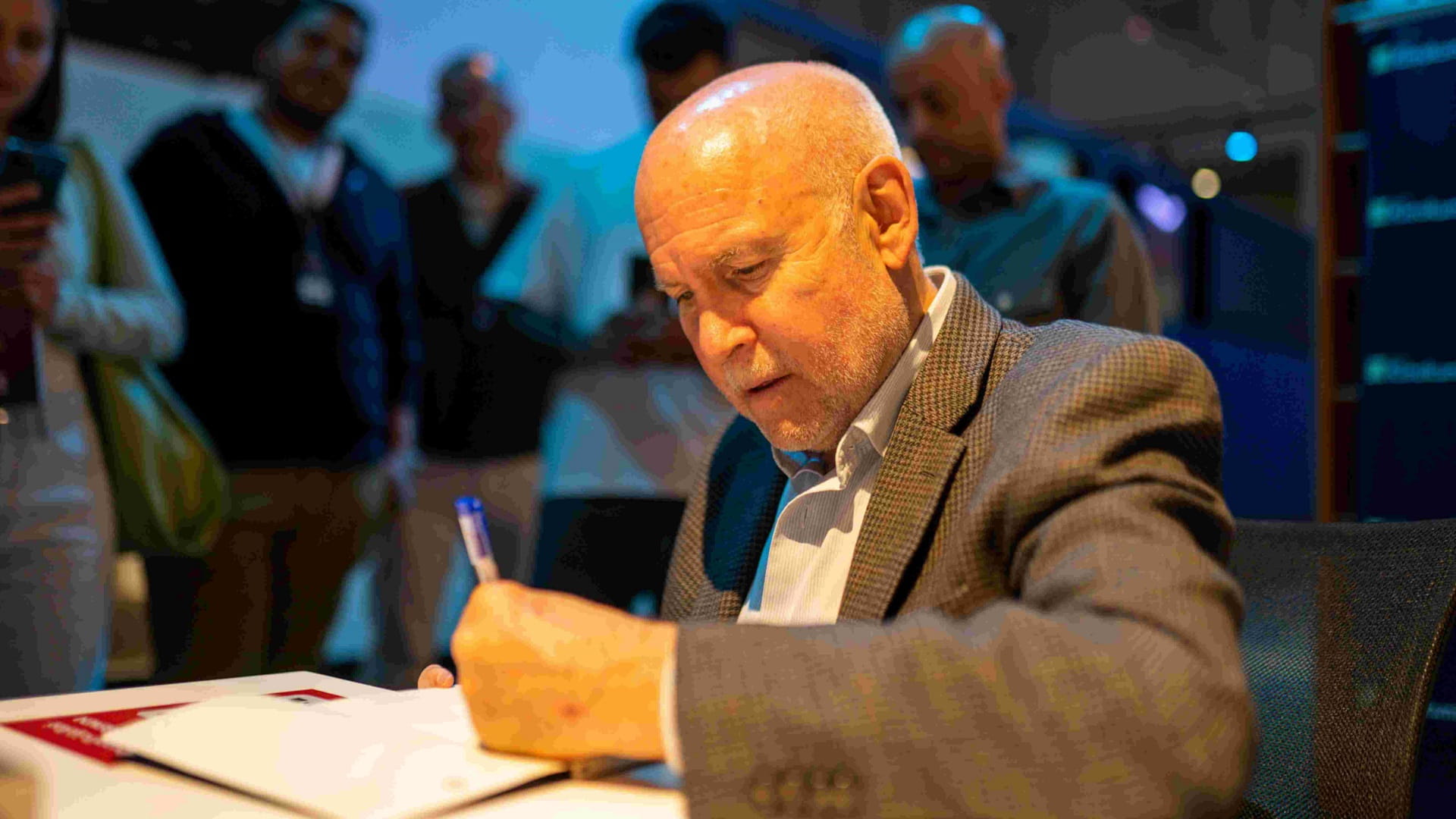 Image for the title: Xposure 2023 Brings Fans Face to Face with Steve McCurry 