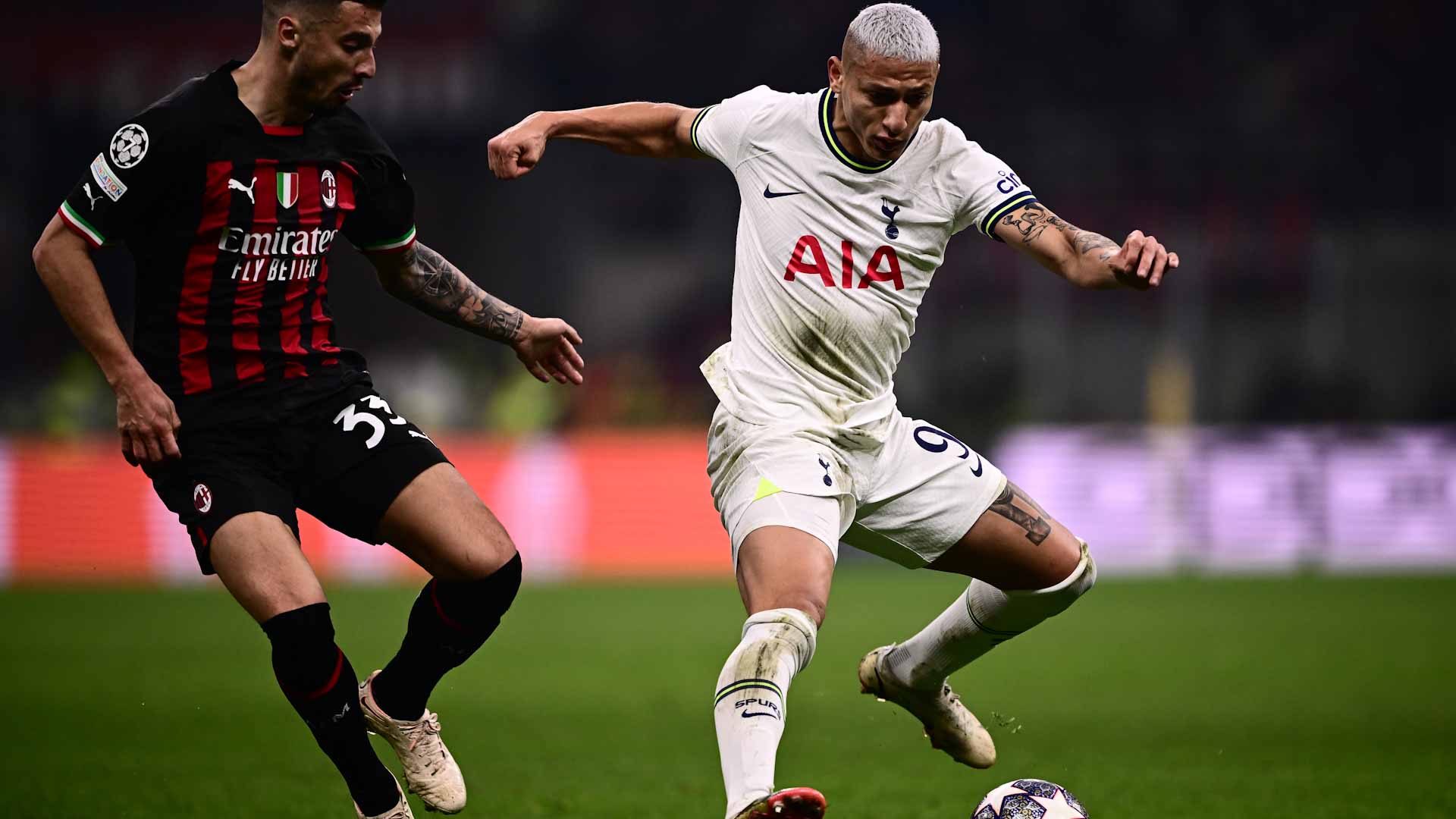 صورة بعنوان: ميلان الإيطالي يقترب من ربع نهائي دوري الأبطال 