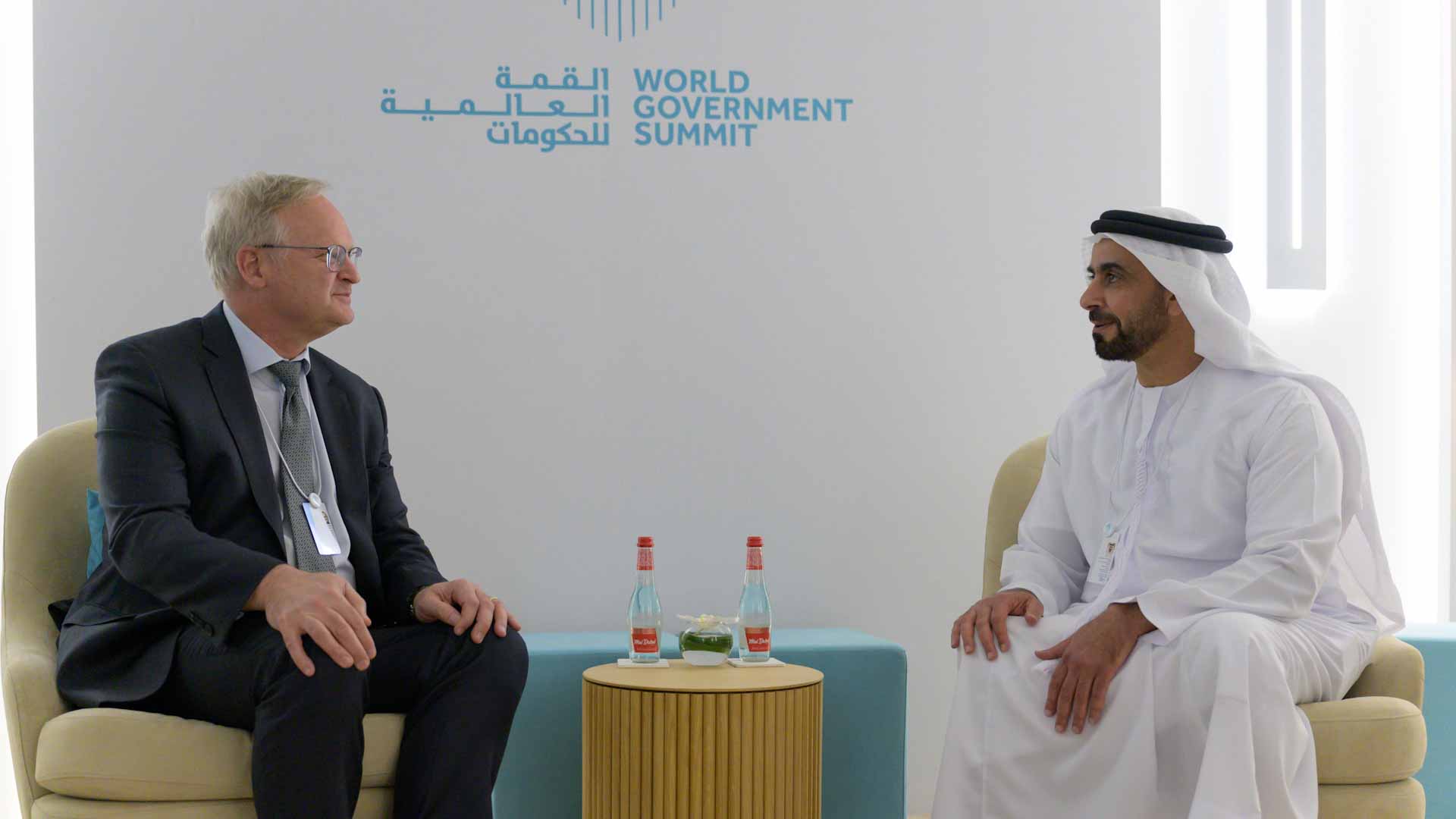 صورة بعنوان: سيف بن زايد والمستشار العام لـ "تيك توك" يبحثان تعزيز العلاقات 