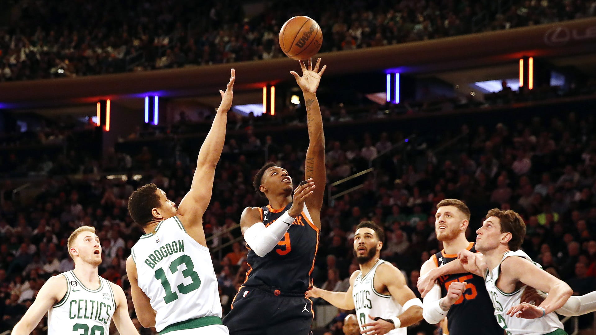 صورة بعنوان: بوسطن يتخلى عن صدارة المنطقة الشرقية في دوري "السلة الأميركية" 