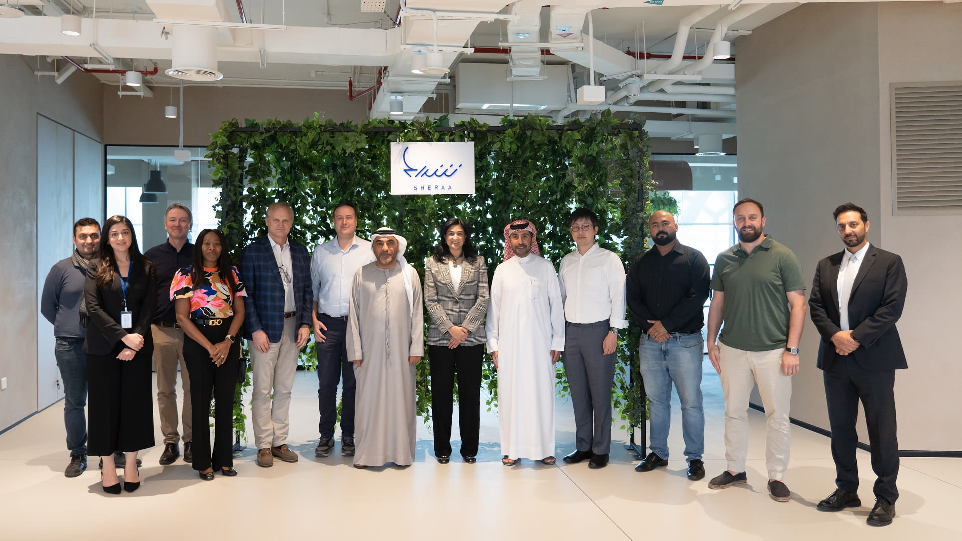 صورة بعنوان: وفد من أصحاب الشركات ومدراء المؤسسات ورجال الأعمال يزور "شراع" 