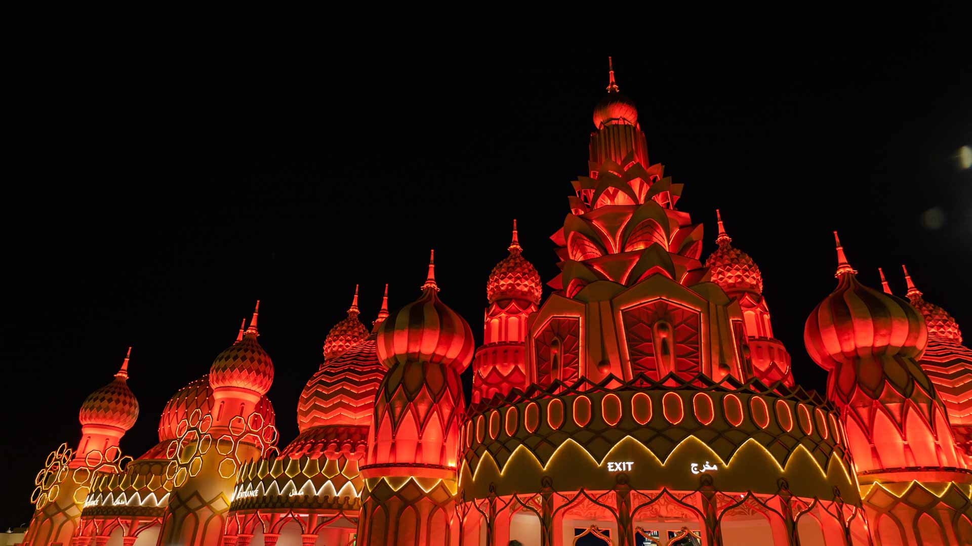 صورة بعنوان: 15% من عائدات تذاكر القرية العالمية الأحد إلى حملة "جسور الخير" 