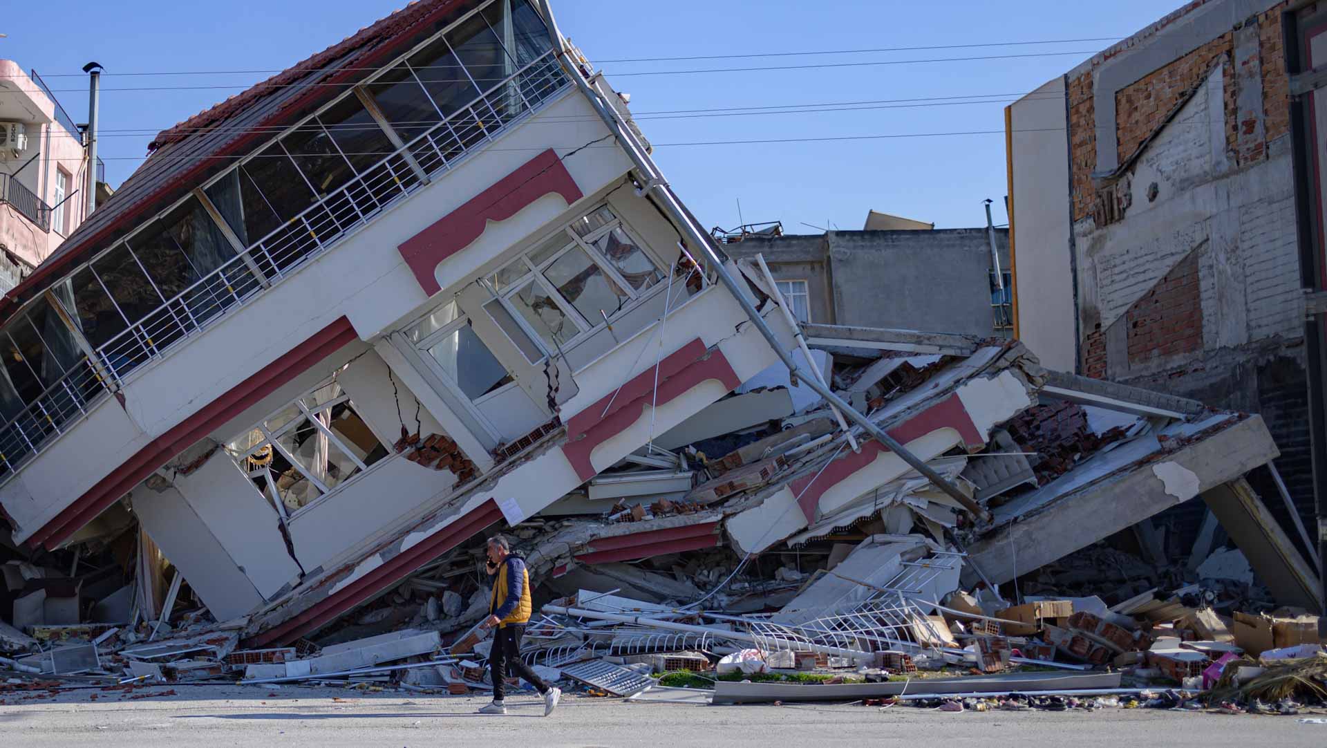 Image for the title: UN launches $1 billion appeal to scale-up aid operations in Turkey 
