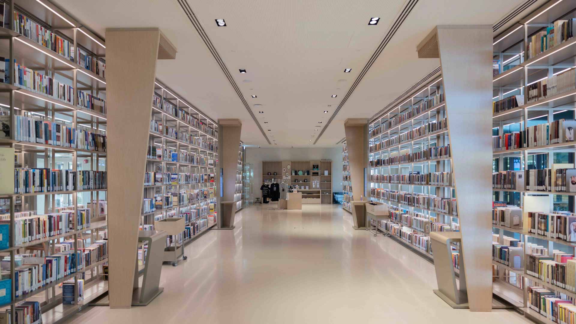 صورة بعنوان: "بيت الحكمة" يواصل مهمة إثراء الثقافة بنصف مليون كتاب وعنوان 