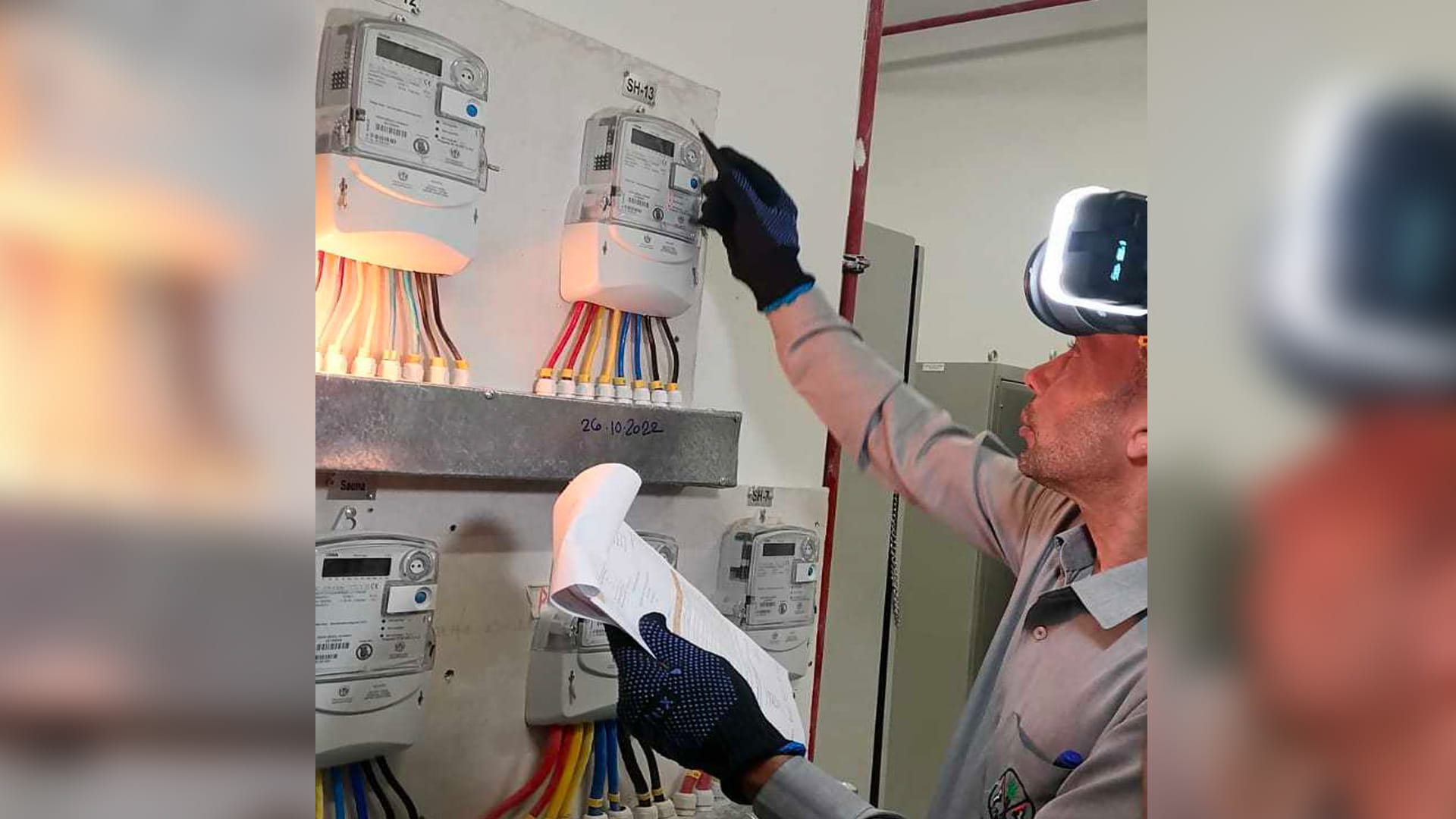 صورة بعنوان: كهرباء الشارقة تنجز تركيب 23 ألف عداد ذكي خلال عام 2022 