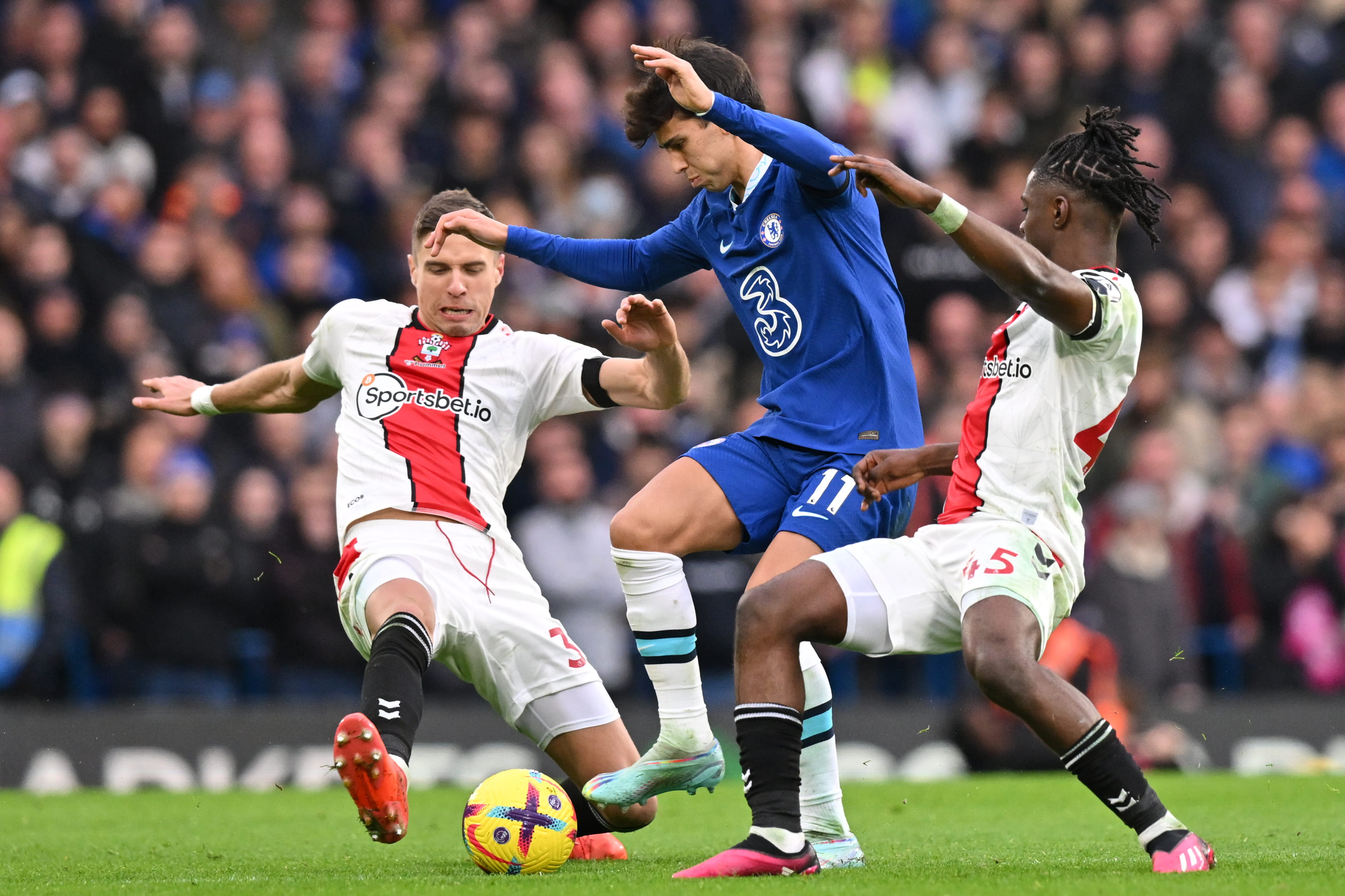 صورة بعنوان: جيمس براوس يقود ساوثهامبتون للفوز على تشيلسي في الدوري الإنجليزي 