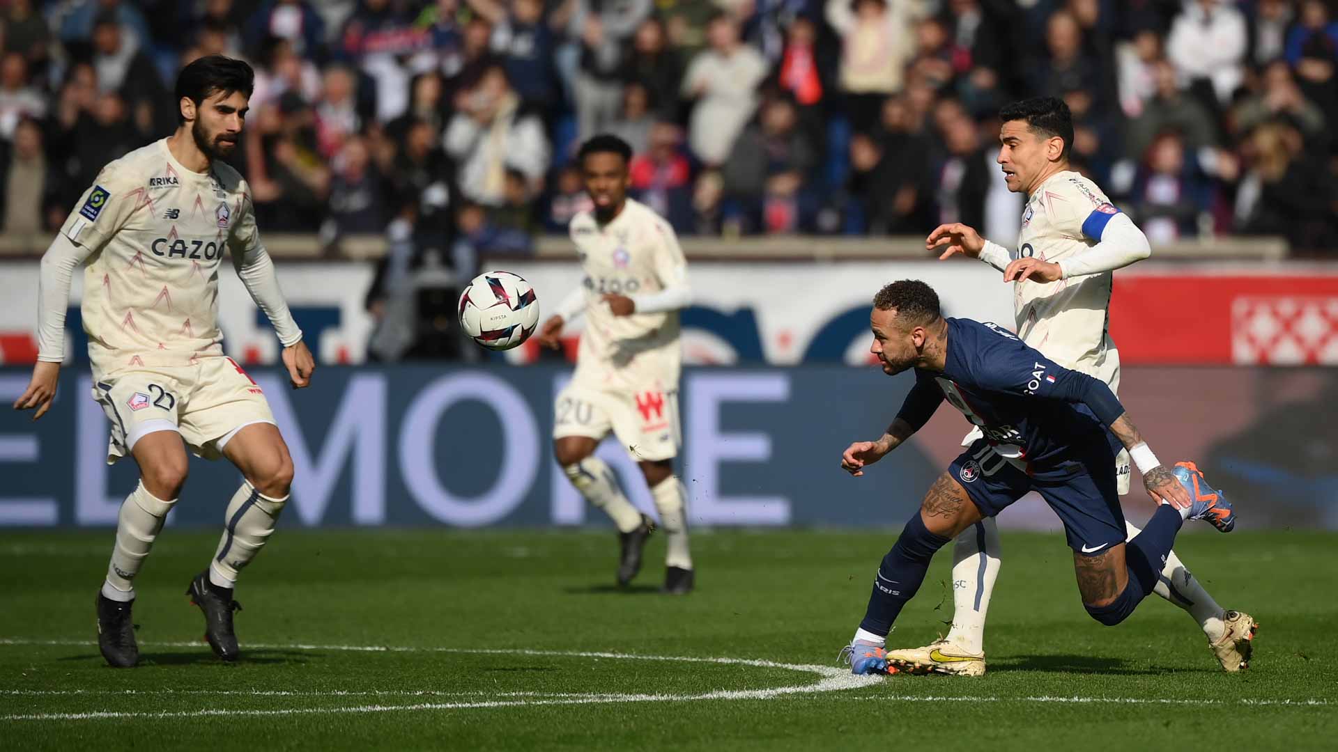 صورة بعنوان: باريس سان جرمان يتخطى بصعوبة ليل في الدوري الفرنسي 