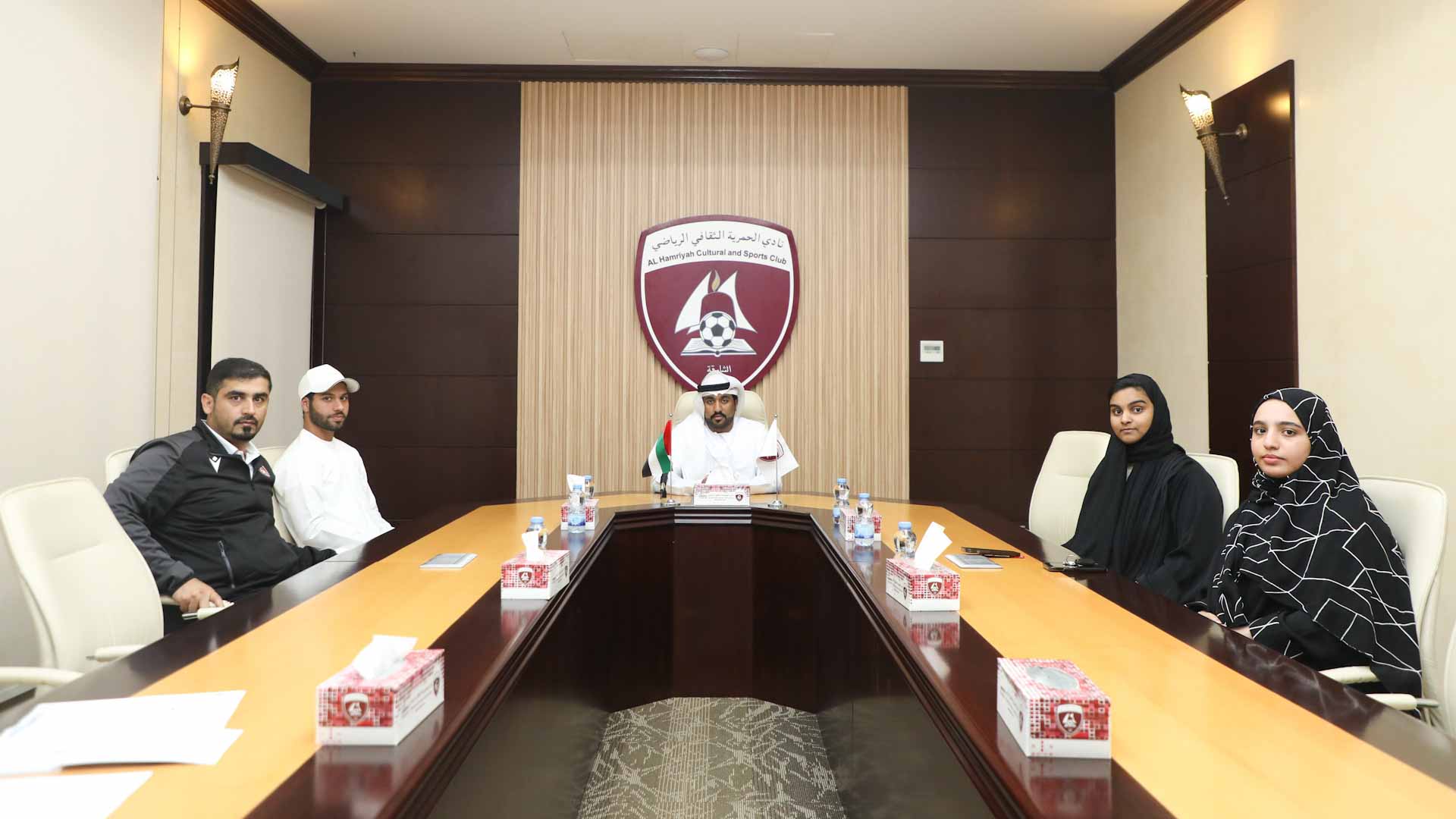 صورة بعنوان: "ثقافة نادي الحمرية" تجهز لليوم الرياضي الوطني وتناقش أجندة رمضان  