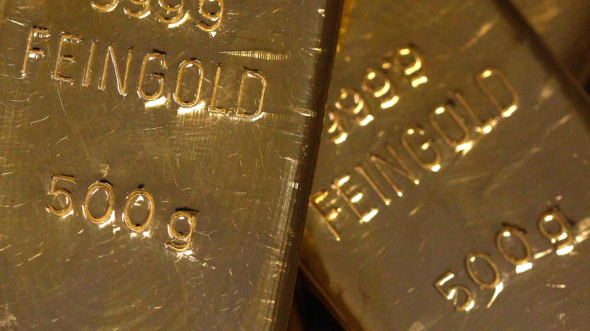 صورة بعنوان: مع صعود الدولار...الذهب يحبس أنفاسه وسط ترقب لارتفاع أسعار الفائدة 