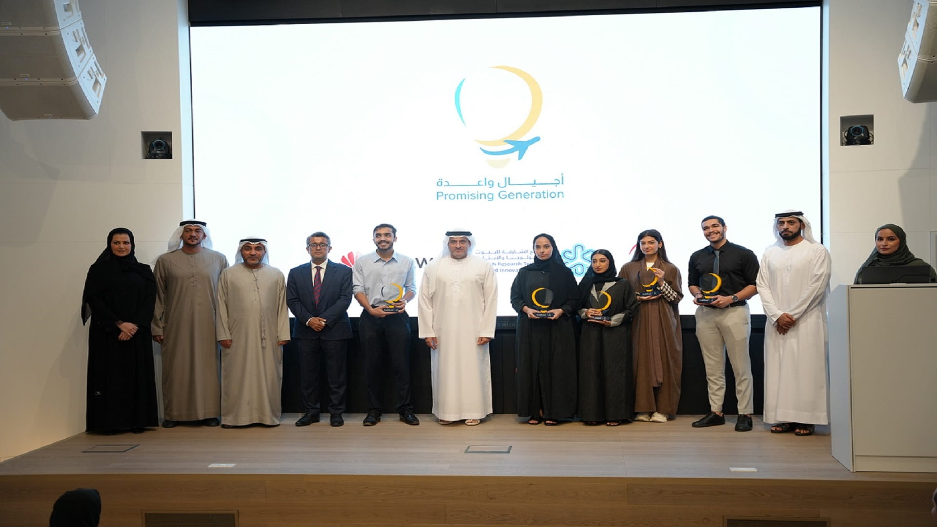 صورة بعنوان: مطار الشارقة يخرج الدفعة الأولى من الطلاب ضمن مبادرة "أجيال واعدة" 