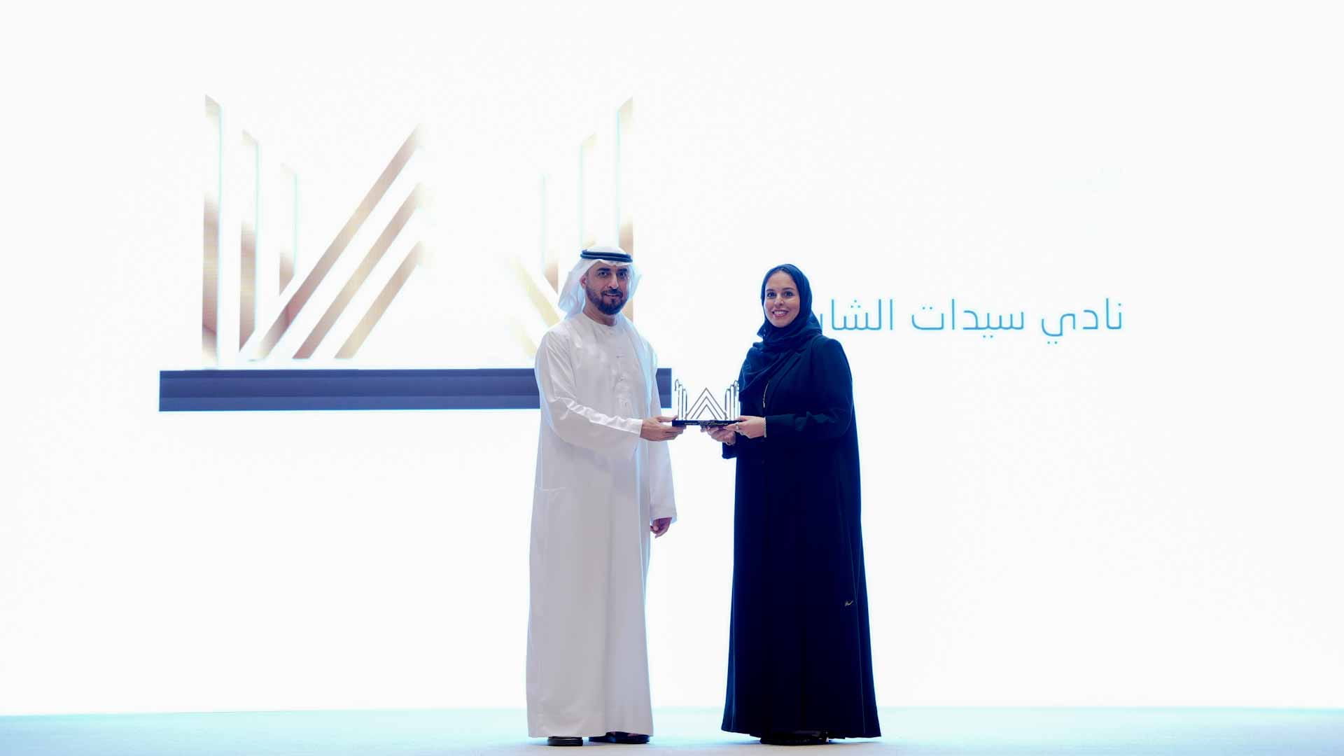 صورة بعنوان: نادي سيدات الشارقة يفوز بـ 5 جوائز من فئات "الأداء المالي المتميز" 