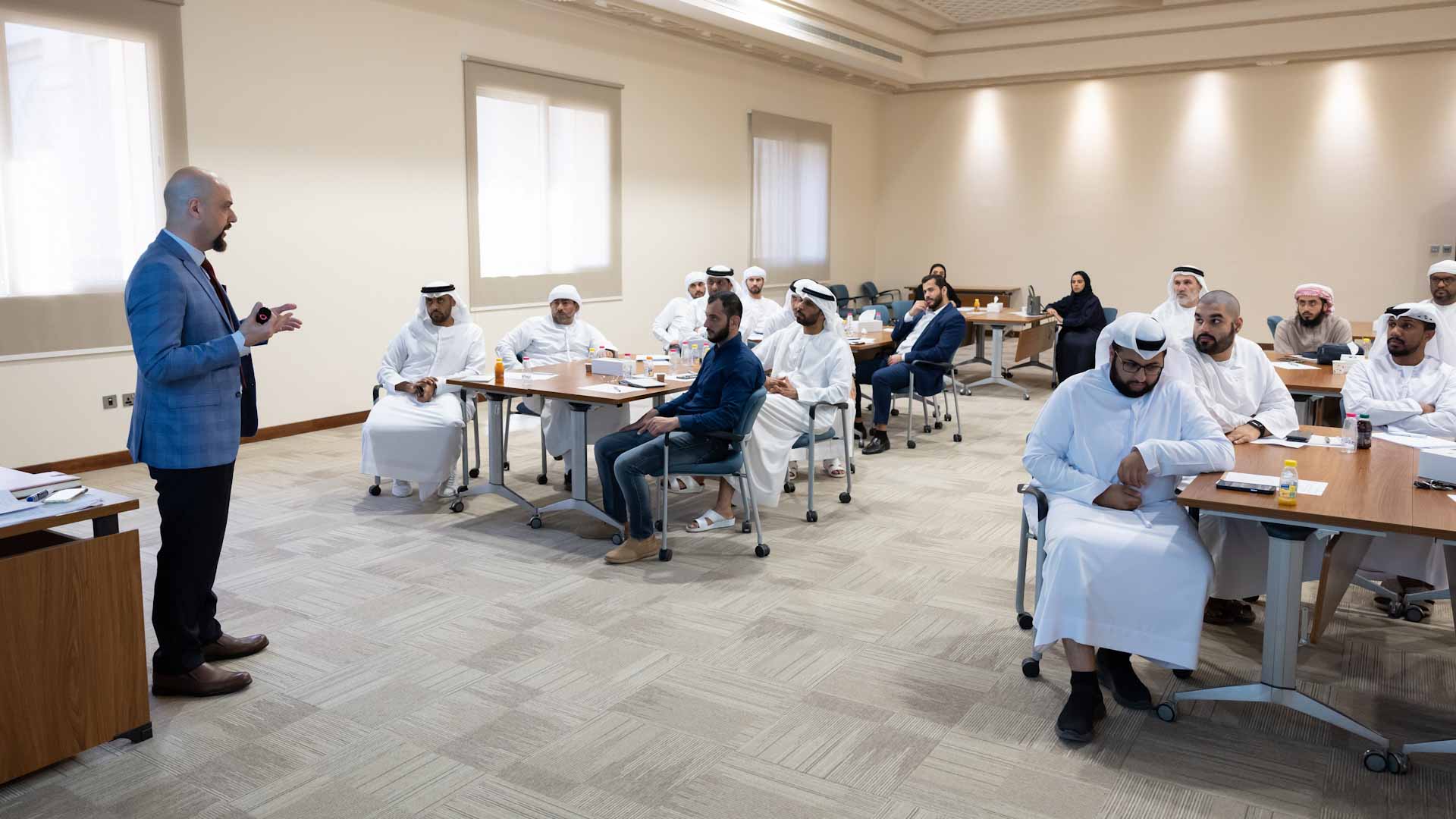 صورة بعنوان: الجامعة القاسمية وهيئة تطوير معايير العمل تطلقان برامج تدريبية  