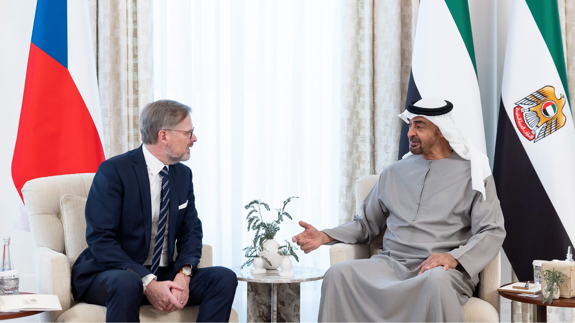 Image for the title: UAE President receives Czech Republic Prime Minister 