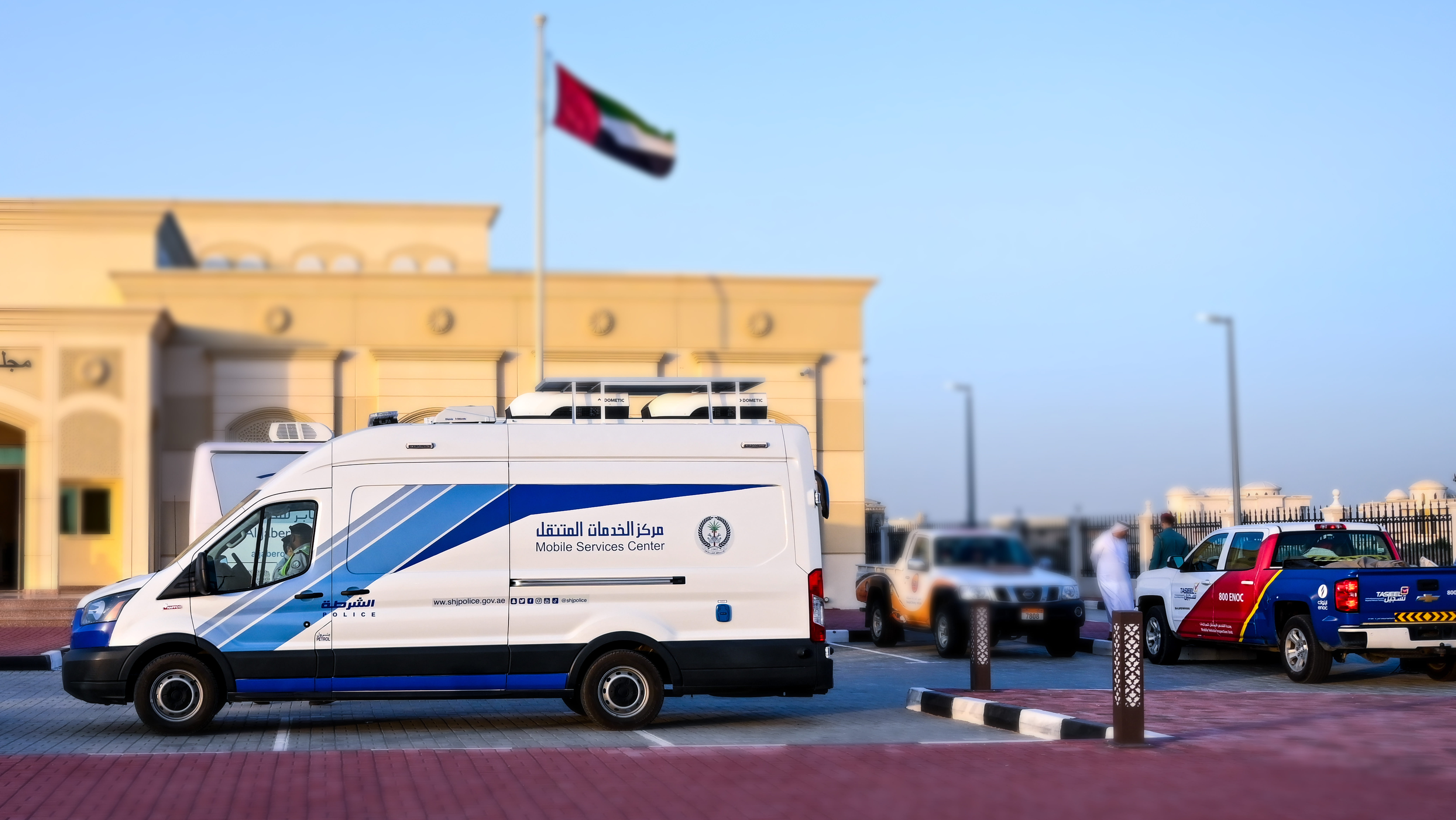 صورة بعنوان: مركز خدمات المرور المتنقل بشرطة الشارقة يواصل تقديم خدماته 