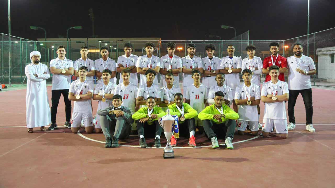 صورة بعنوان: فريق أشبال الشارقة لكرة اليد يتوج بطلاً لمسابقة الدوري 