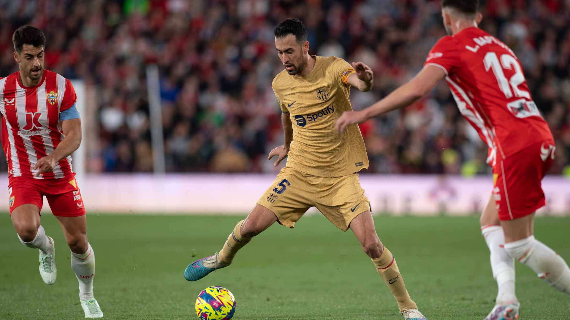 صورة بعنوان: برشلونة يخسر من ألميريا في الدوري الإسباني لكرة القدم 