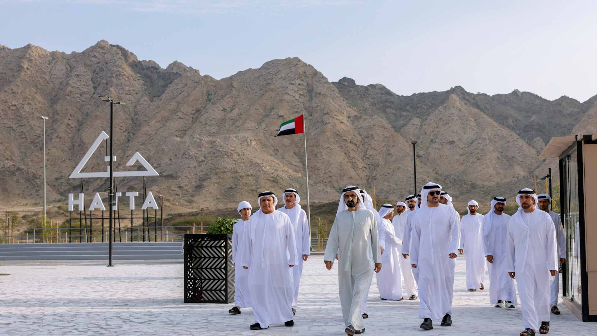 صورة بعنوان: محمد بن راشد يطّلع على سير العمل في مشاريع تطوير حتّا  