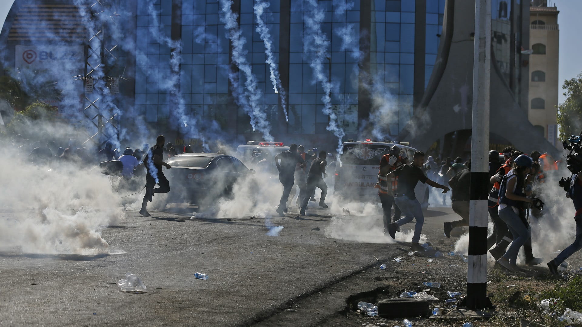 صورة بعنوان: فلسطينيان ضحايا رصاص الجيش الإسرائيلي في الضفة الغربية 
