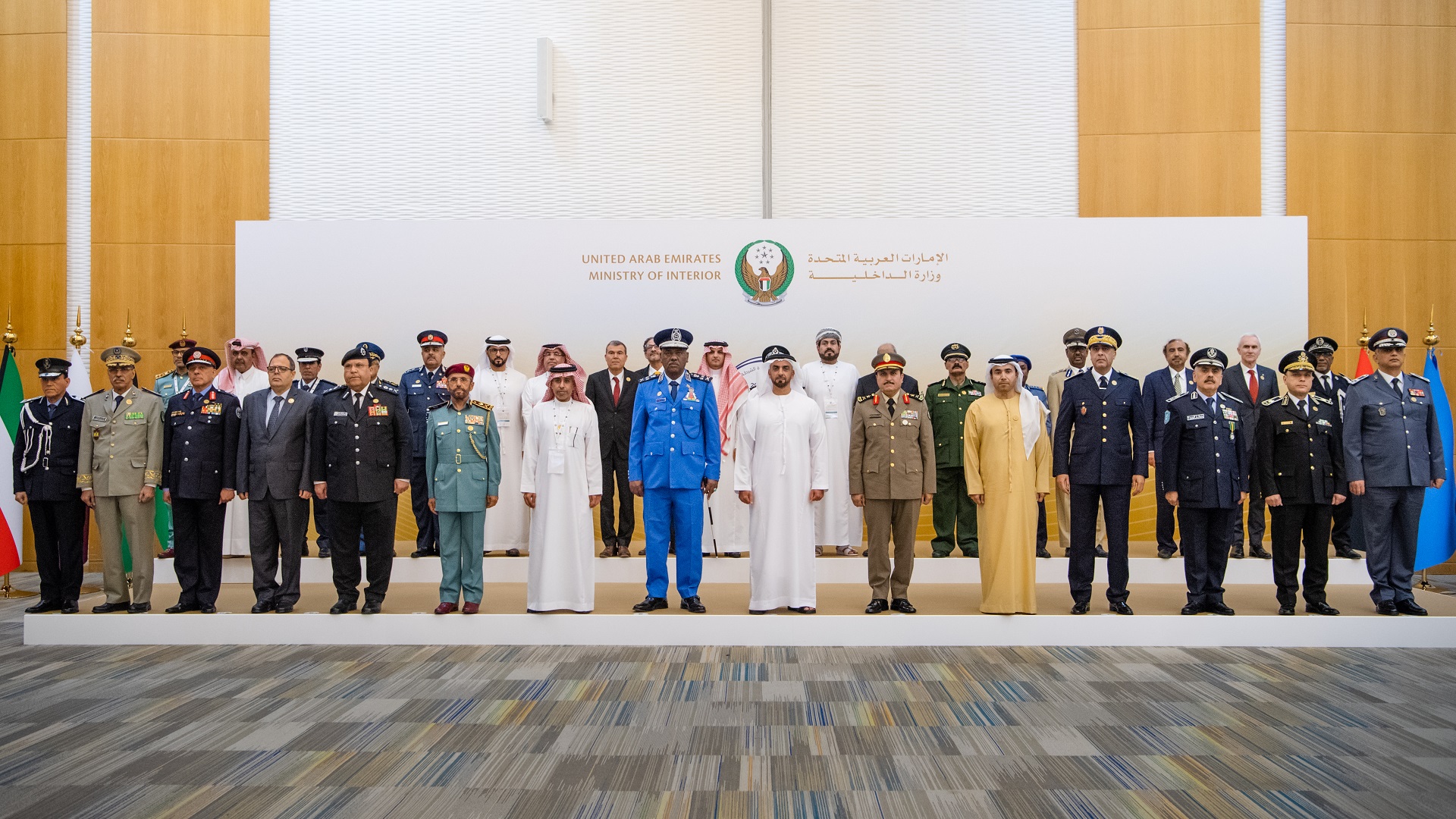 صورة بعنوان: سيف بن زايد يلتقي قادة الشرطة والأمن العرب المجتمعين في أبوظبي 