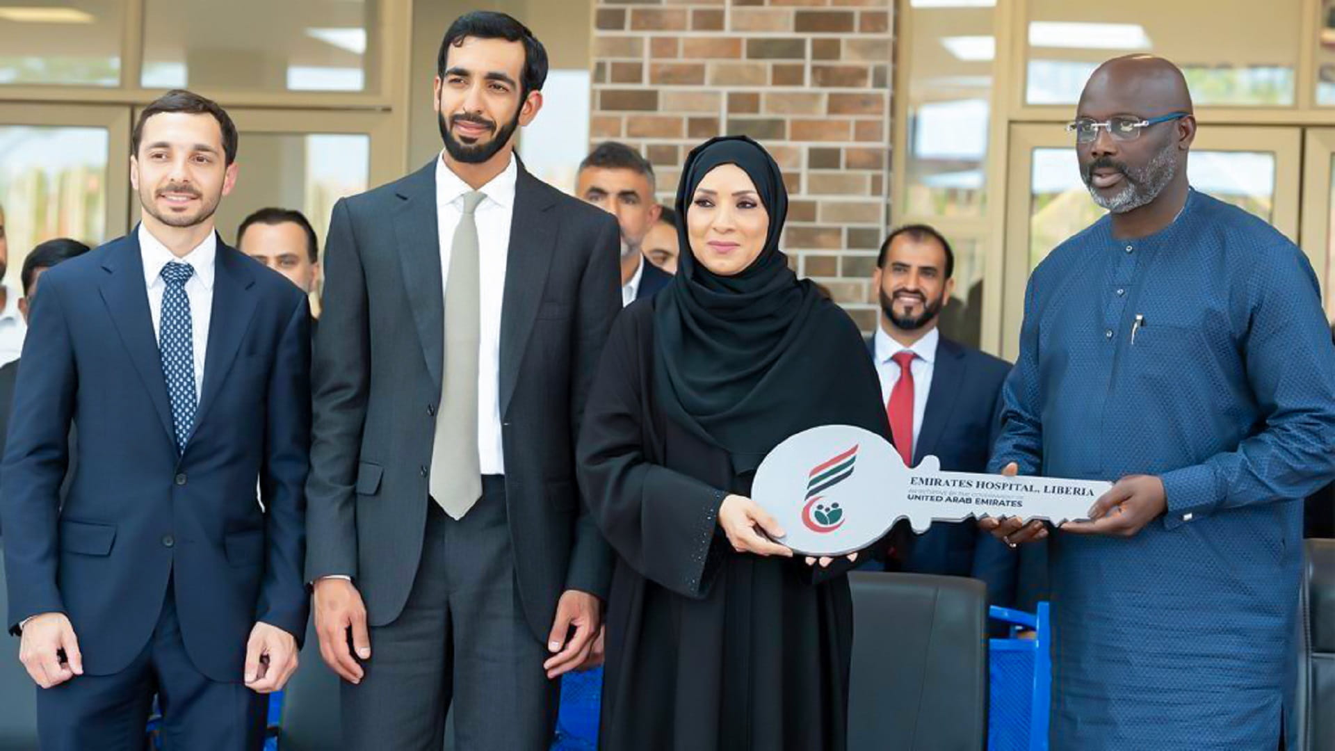 صورة بعنوان: رئيس ليبيريا يفتتح مستشفى الإمارات في مقاطعة غباربولو 
