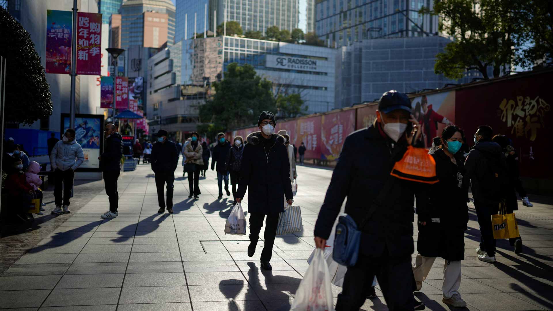 صورة بعنوان: الصين تعلن رصد 5 وفيات جديدة بكورونا لترتفع الحصيلة إلى 5258 حالة 