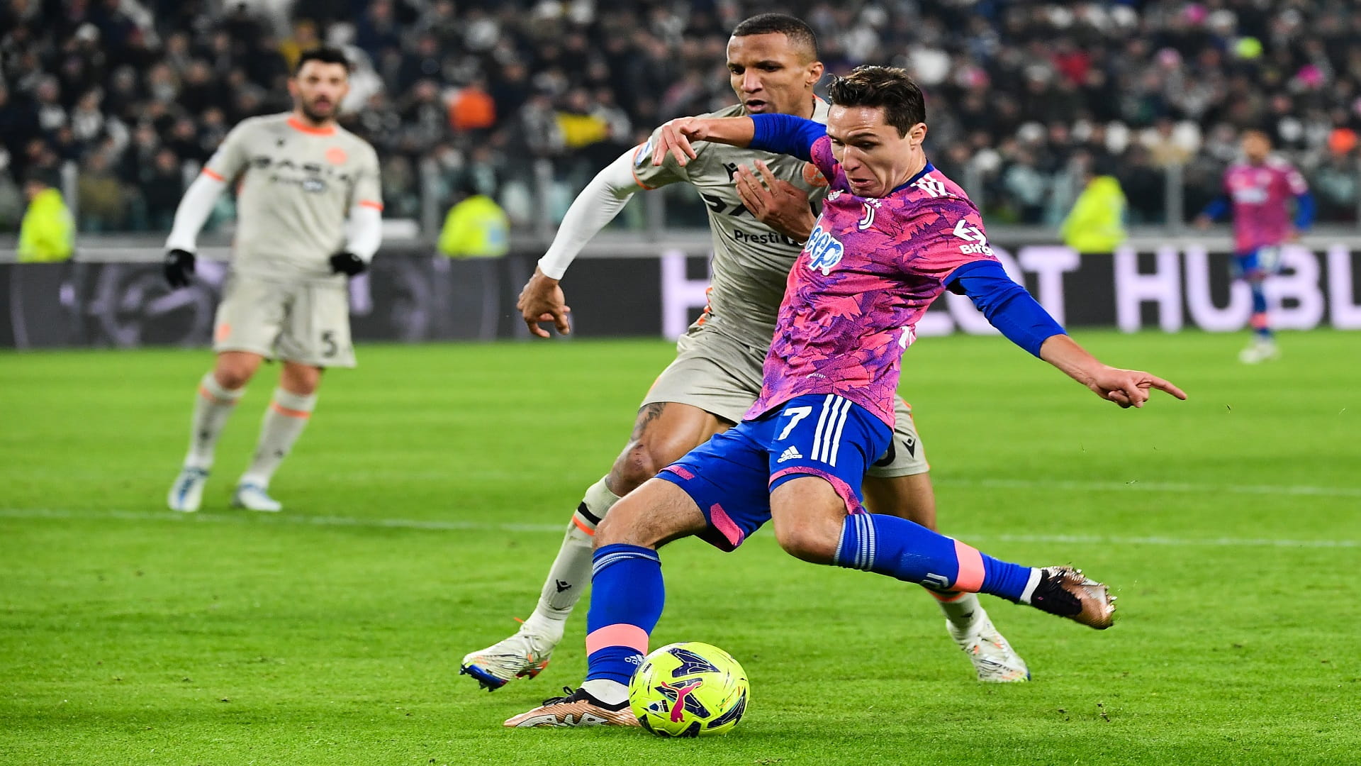 صورة بعنوان: يوفنتوس يصعد للمركز الثاني في الدوري الإيطالي 