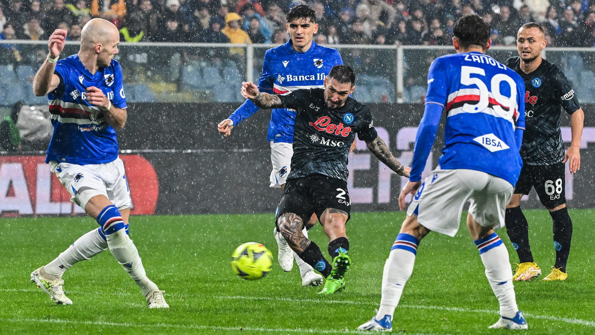 صورة بعنوان: نابولي يقبض بقوة على صدارة الدوري الإيطالي 