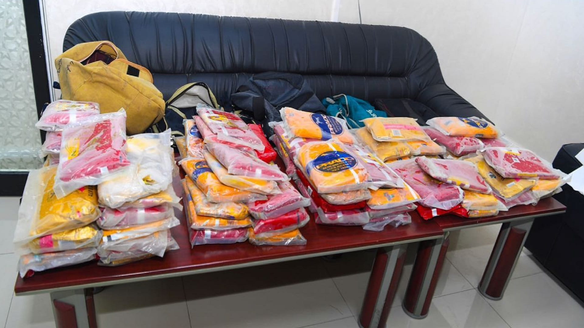 صورة بعنوان: شرطة رأس الخيمة تضبط 103 كيلو غرامات من الحشيش بأحد سواحل الإمارة 