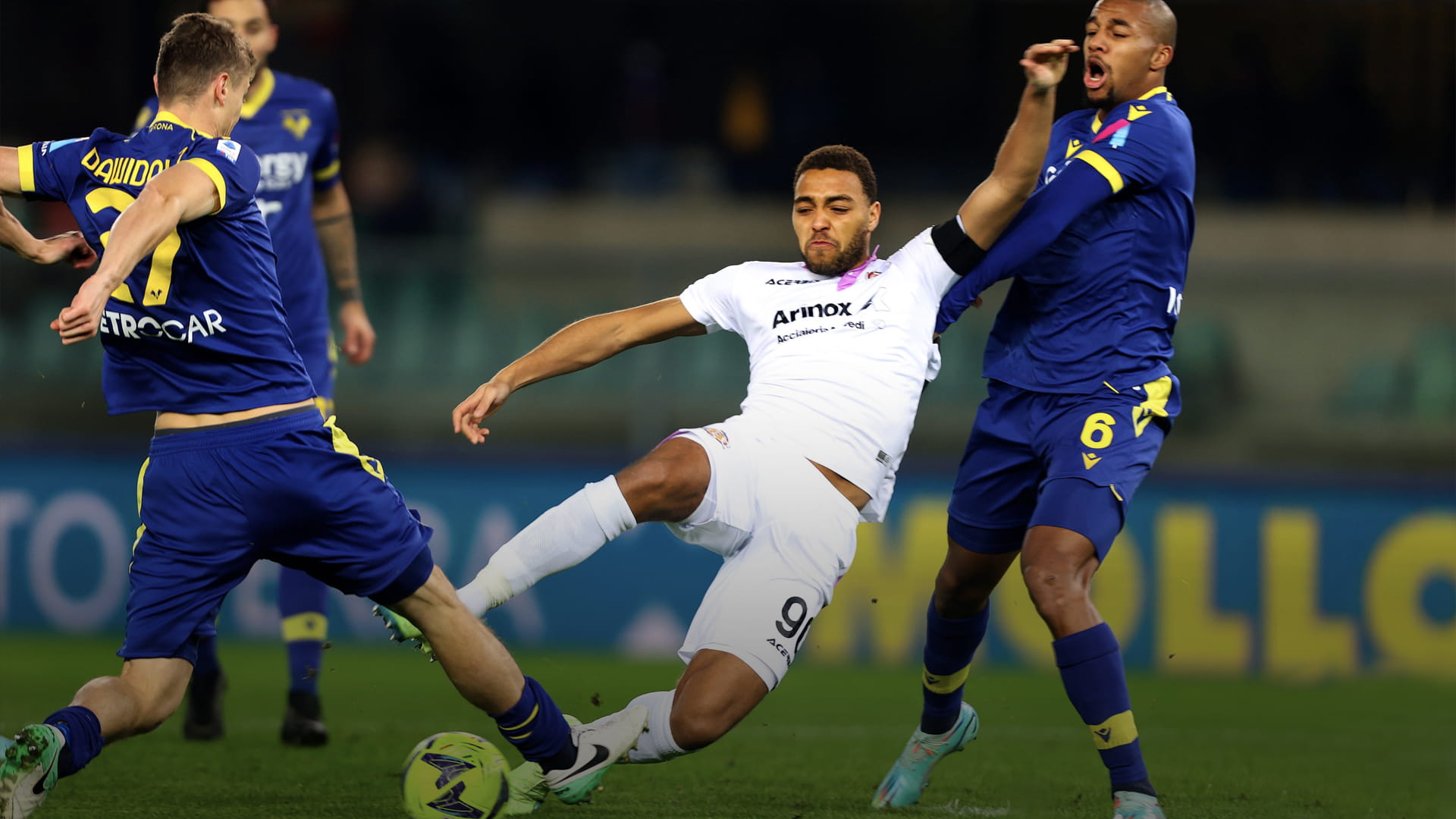 صورة بعنوان: فيرونا يتخطى كريمونيزي في الدوري الإيطالي لكرة القدم 