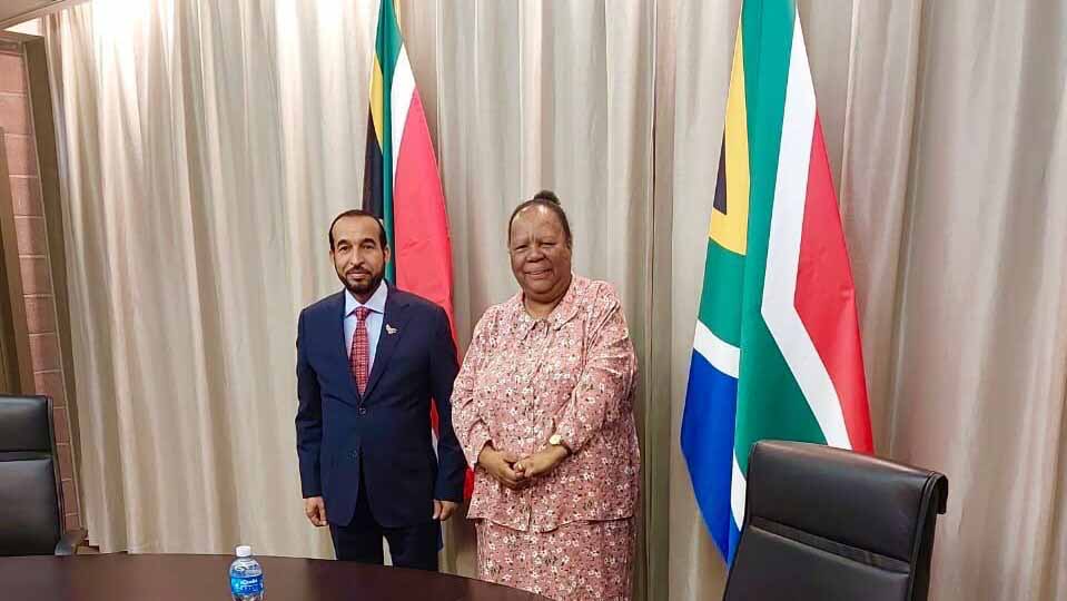 صورة بعنوان: رسالة من عبد الله بن زايد إلى وزيرة العلاقات الدولية بجنوب أفريقيا 