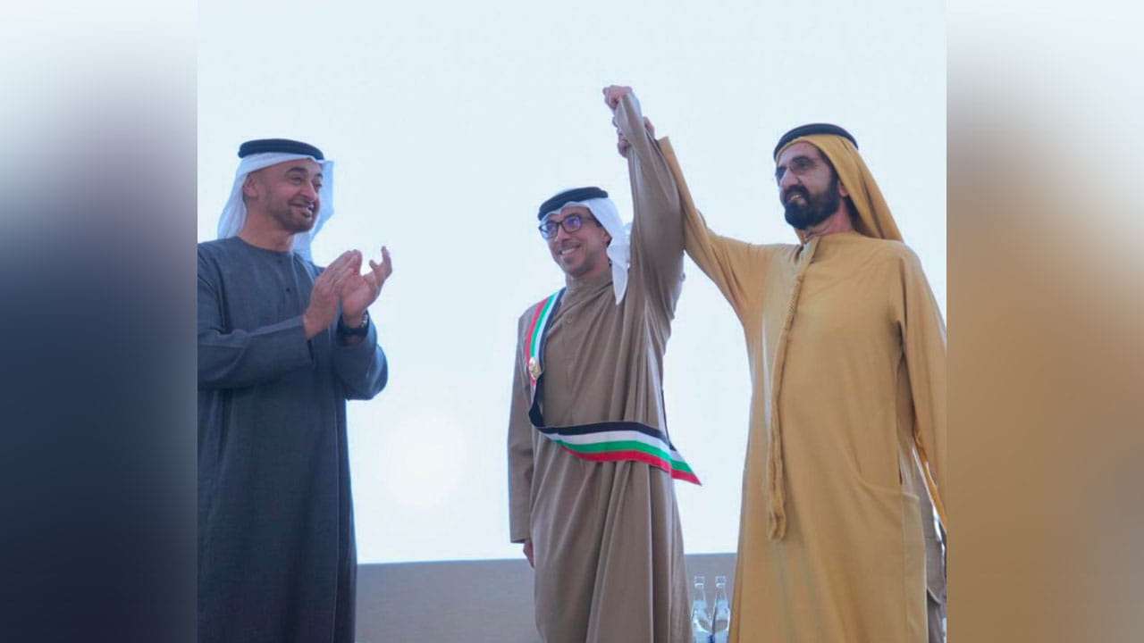 Image for the title: VP awards Mansour bin Zayed 'Mohammed bin Rashid's Scarf' 