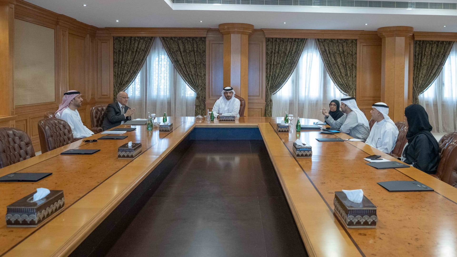 Image for the title: Sultan bin Ahmed approves Emiratisation, employment policy at UOS 