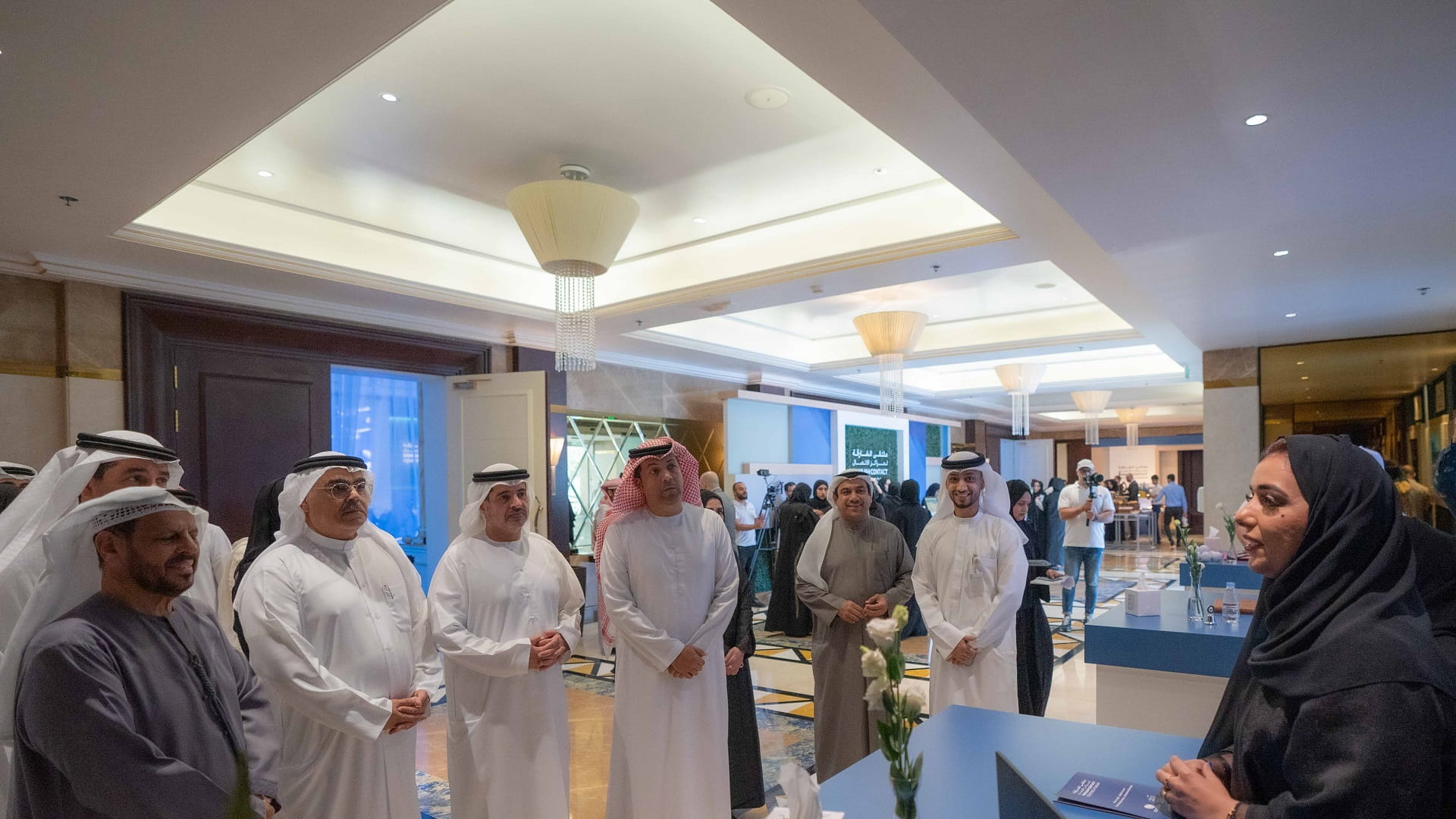 صورة بعنوان: "ملتقى الشارقة" يؤكد أهمية توظيف الذكاء الاصطناعي في خدمة العملاء 