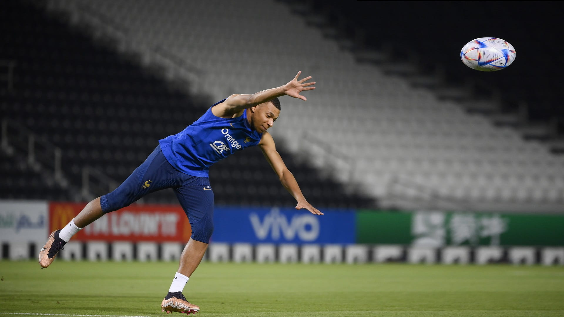 صورة بعنوان: باريس سان جيرمان يستعيد خدمات مبابي وحكيمي 