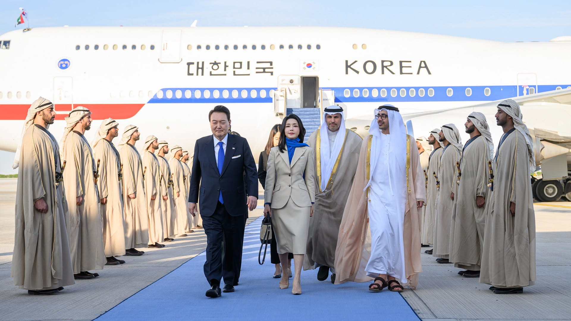 Image for the title: President of South Korea arrives in UAE on state visit 