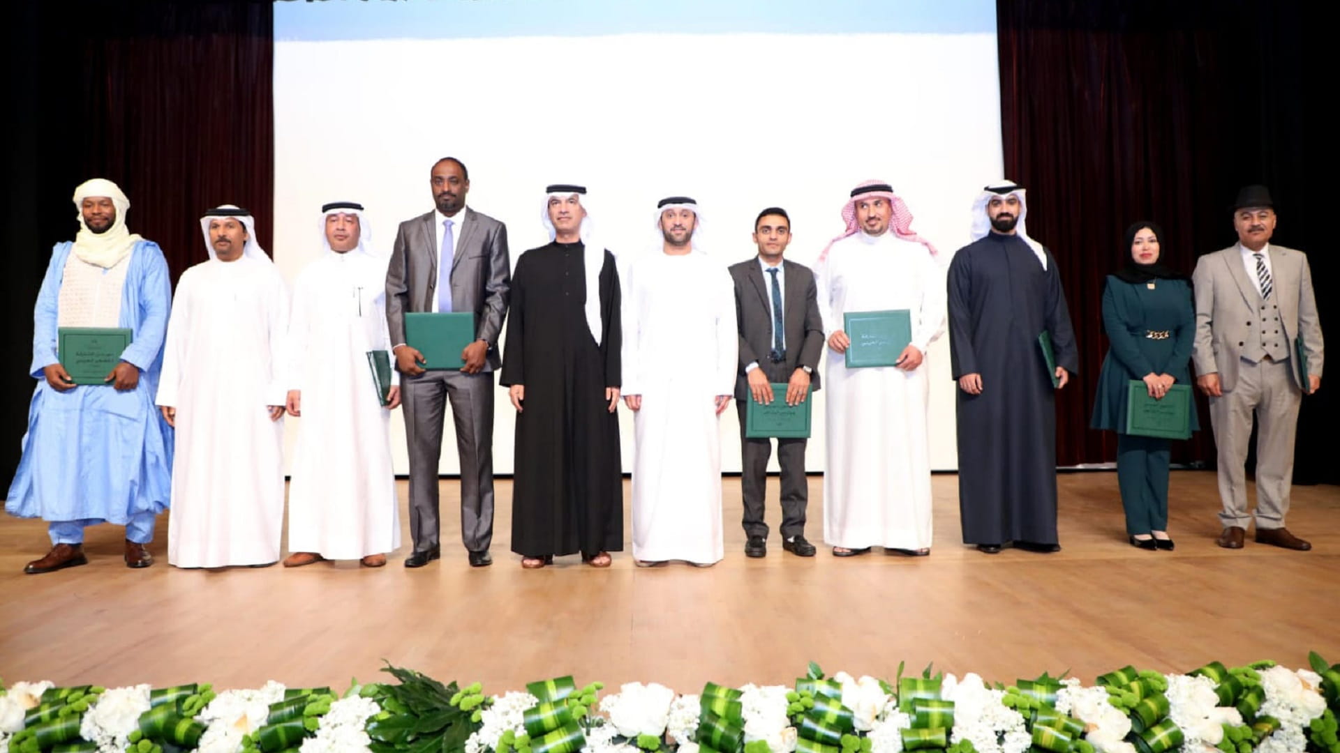 صورة بعنوان: شعراء يسردون سيرة الحب في مهرجان الشارقة للشعر العربي 