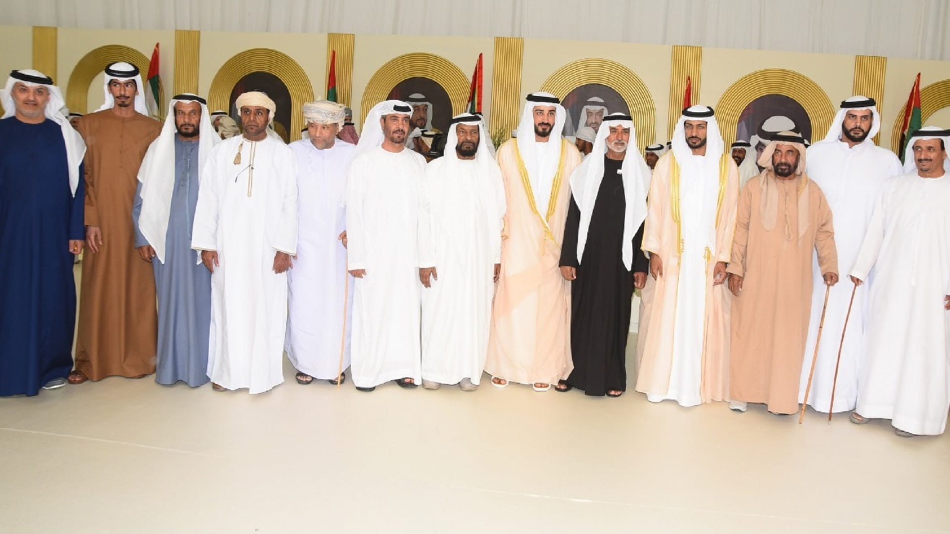 صورة بعنوان: نهيان بن مبارك والشيوخ يشهدون أفراح بن ركاض العامري في العين 