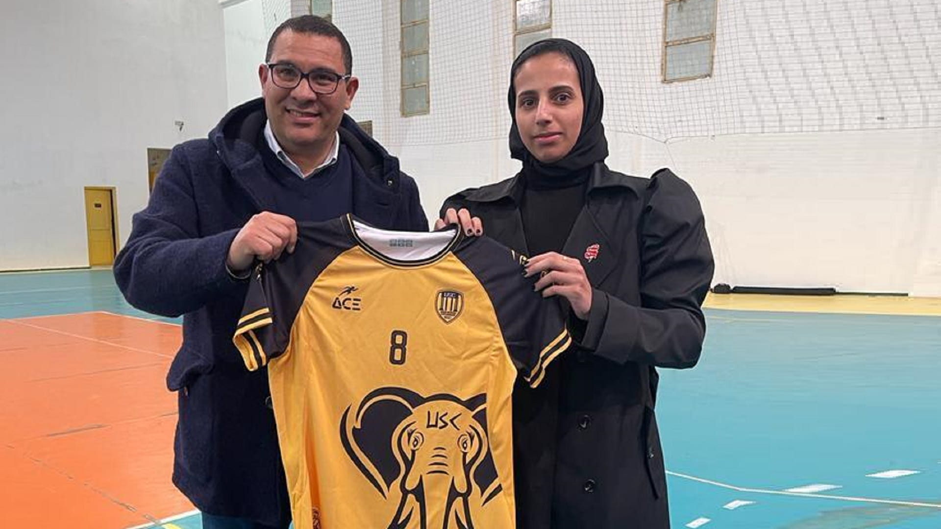 صورة بعنوان: "الشارقة الرياضي للمرأة" يختتم معسكراً ناجحاً لكرة الطائرة في تونس 