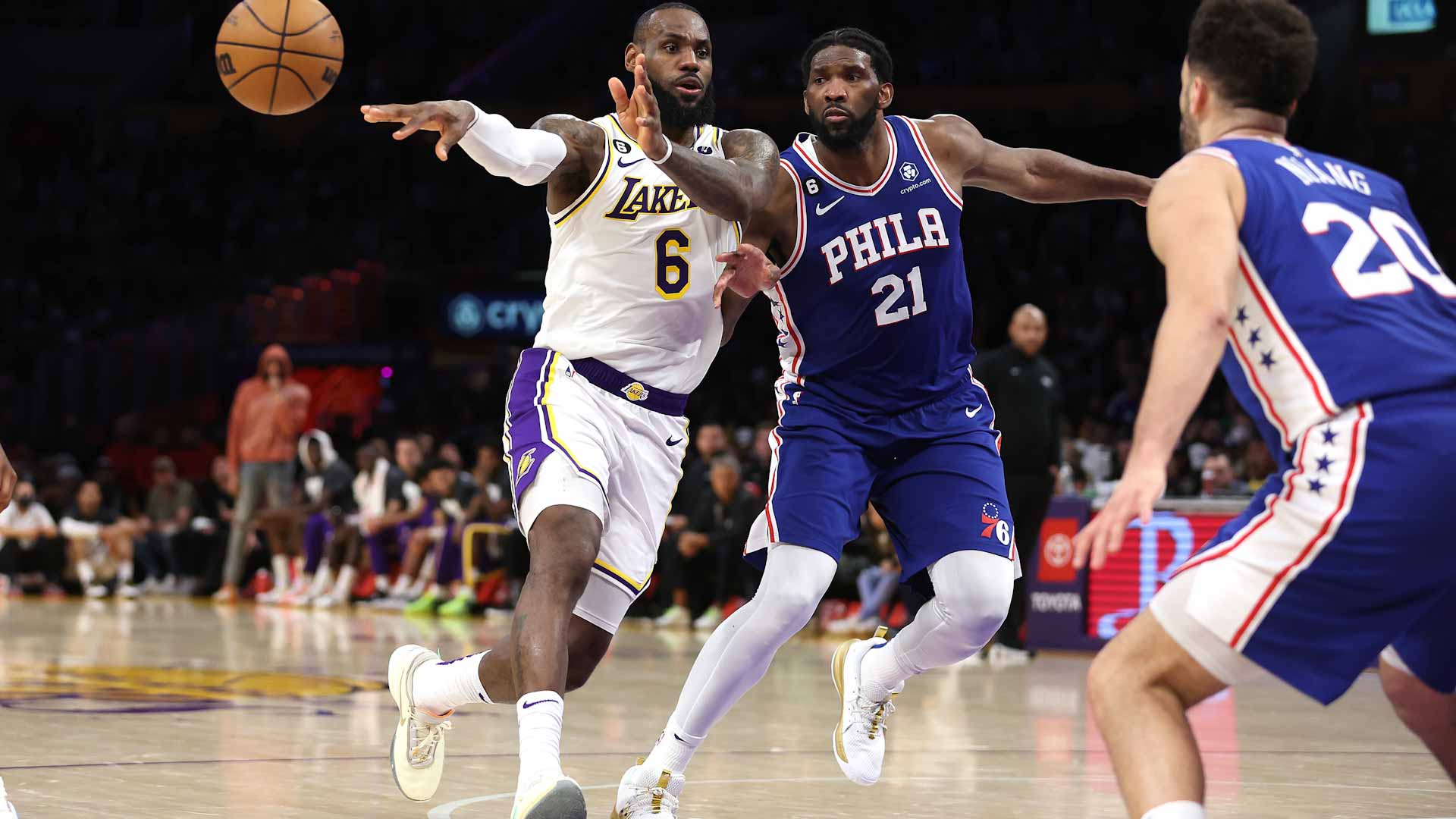 صورة بعنوان: الليكرز يتلقى خسارته الثالثة توالياً في السلة الأميركية 