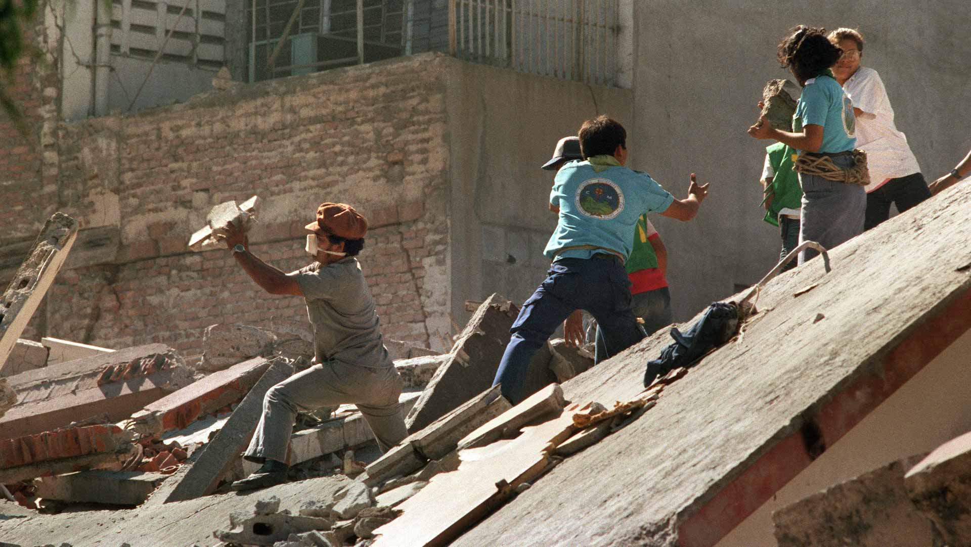 صورة بعنوان: سلسلة زلازل متعاقبة تهز السلفادور وتسبب انهياراً لأكثر من 100 منزل 