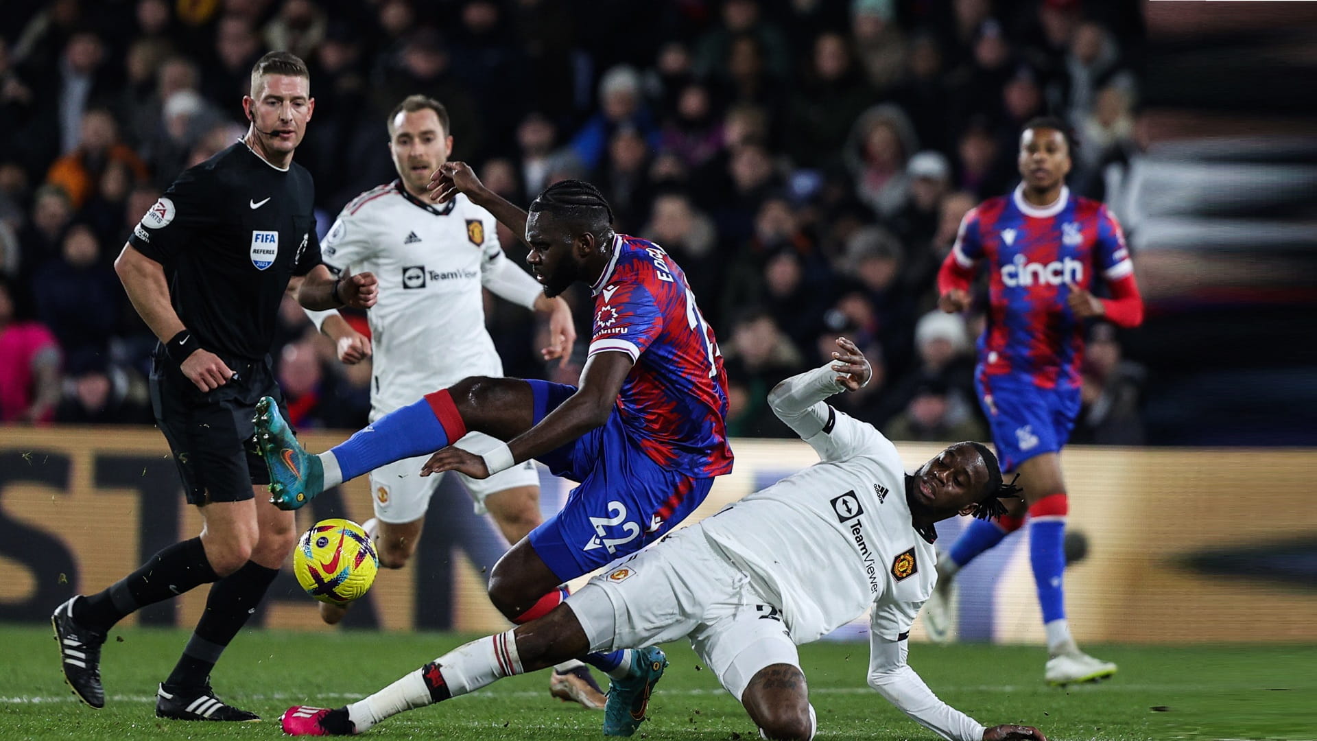 صورة بعنوان: مانشستر يونايتد يسقط بفخ التعادل أمام كريستال بالدوري الإنجليزي 