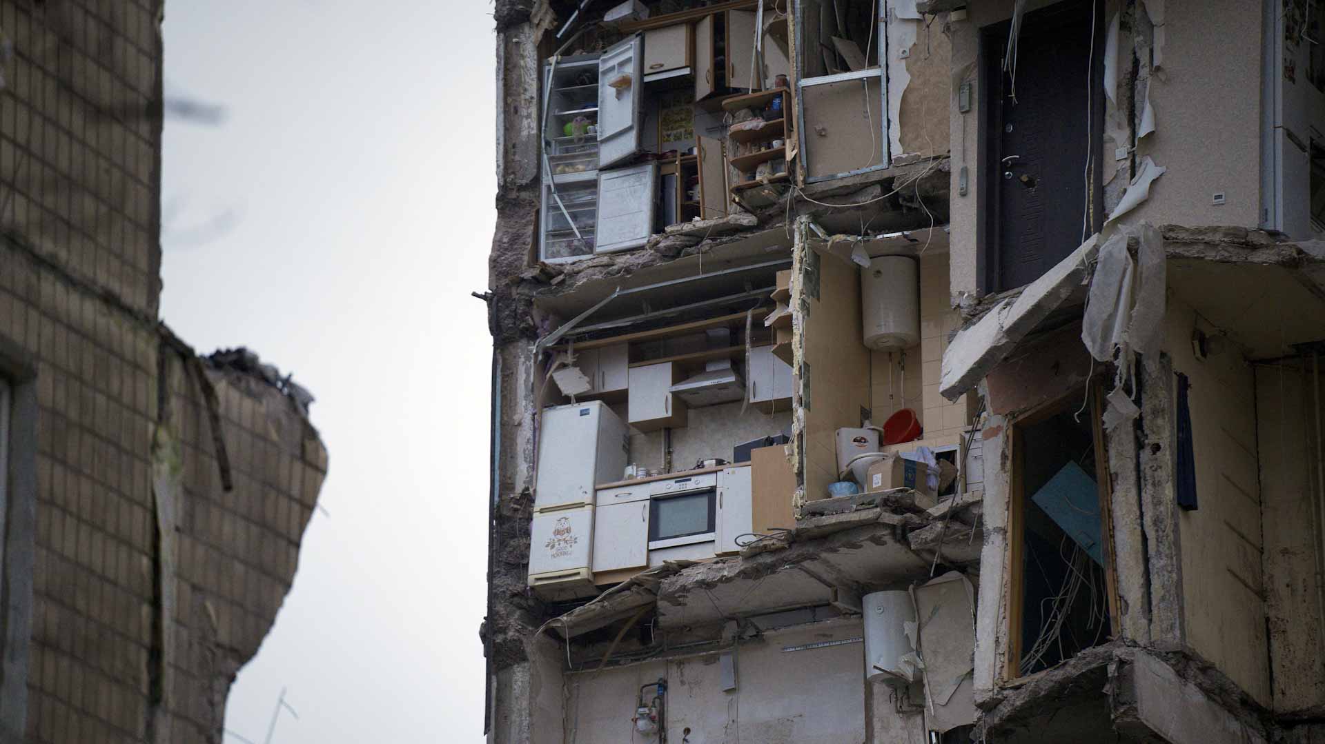 Image for the title: 45 dead, 20 missing as Ukraine ends tower block search 