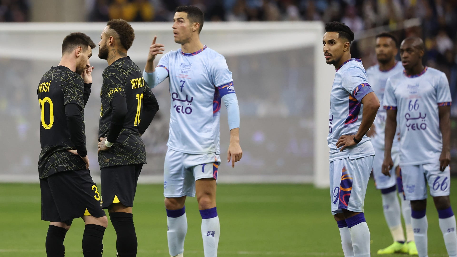 صورة بعنوان: باريس سان جيرمان يفوز على رفاق رونالدو في موسم الرياض 