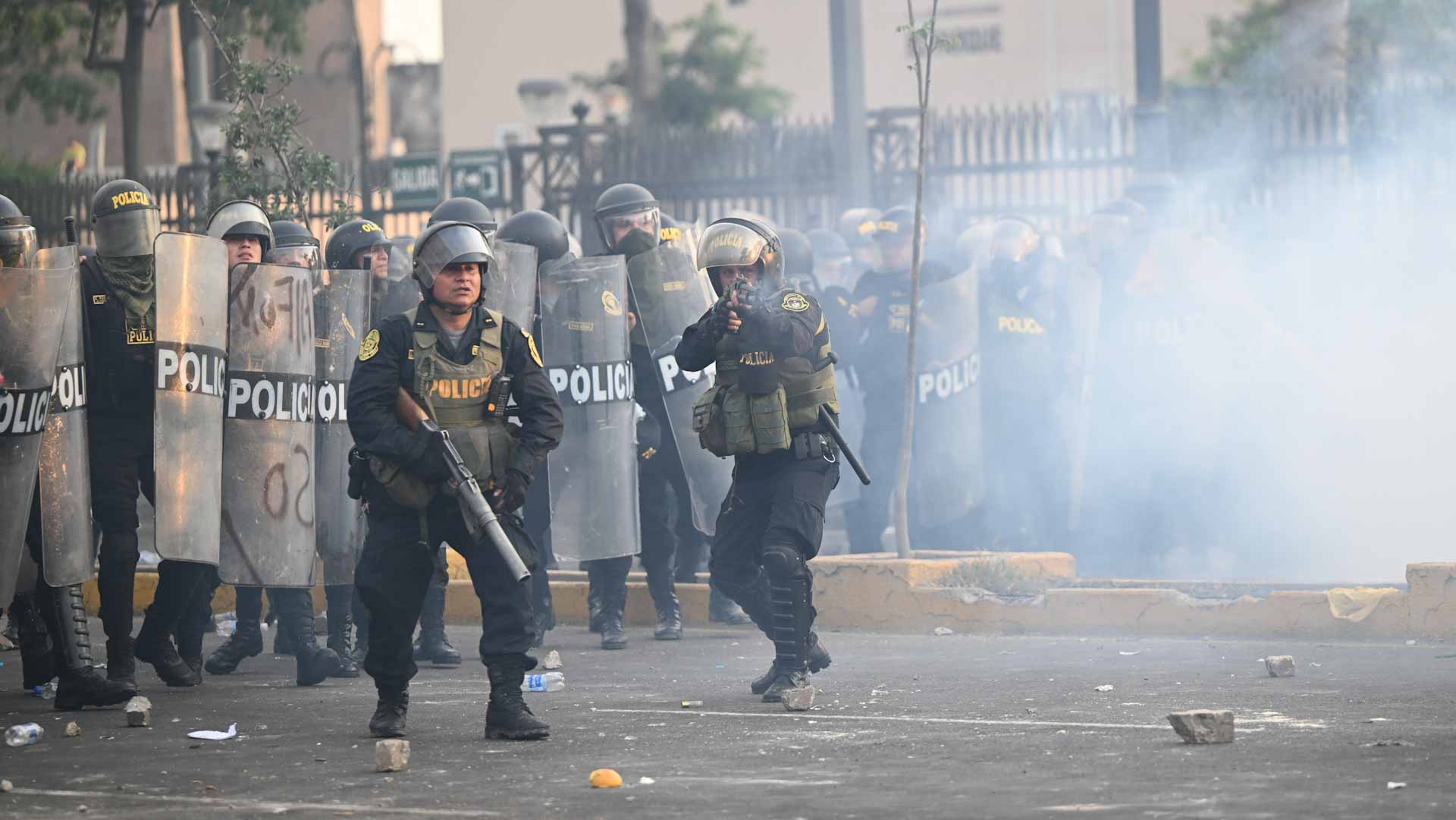 Image for the title: Peru: Protesters clash with police at anti-gov. protest 