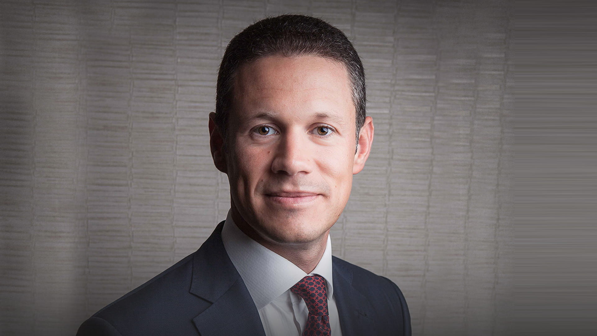 صورة بعنوان: بدر جعفر: حاكم الشارقة قاد الإمارة إلى مكانة عالمية رائدة 