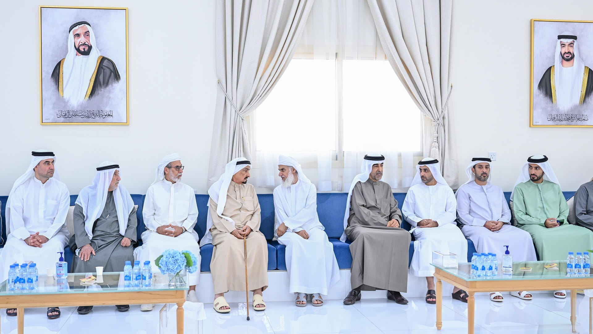 صورة بعنوان: حاكم عجمان يقدم واجب العزاء في وفاة محمد أحمد الأنصاري 