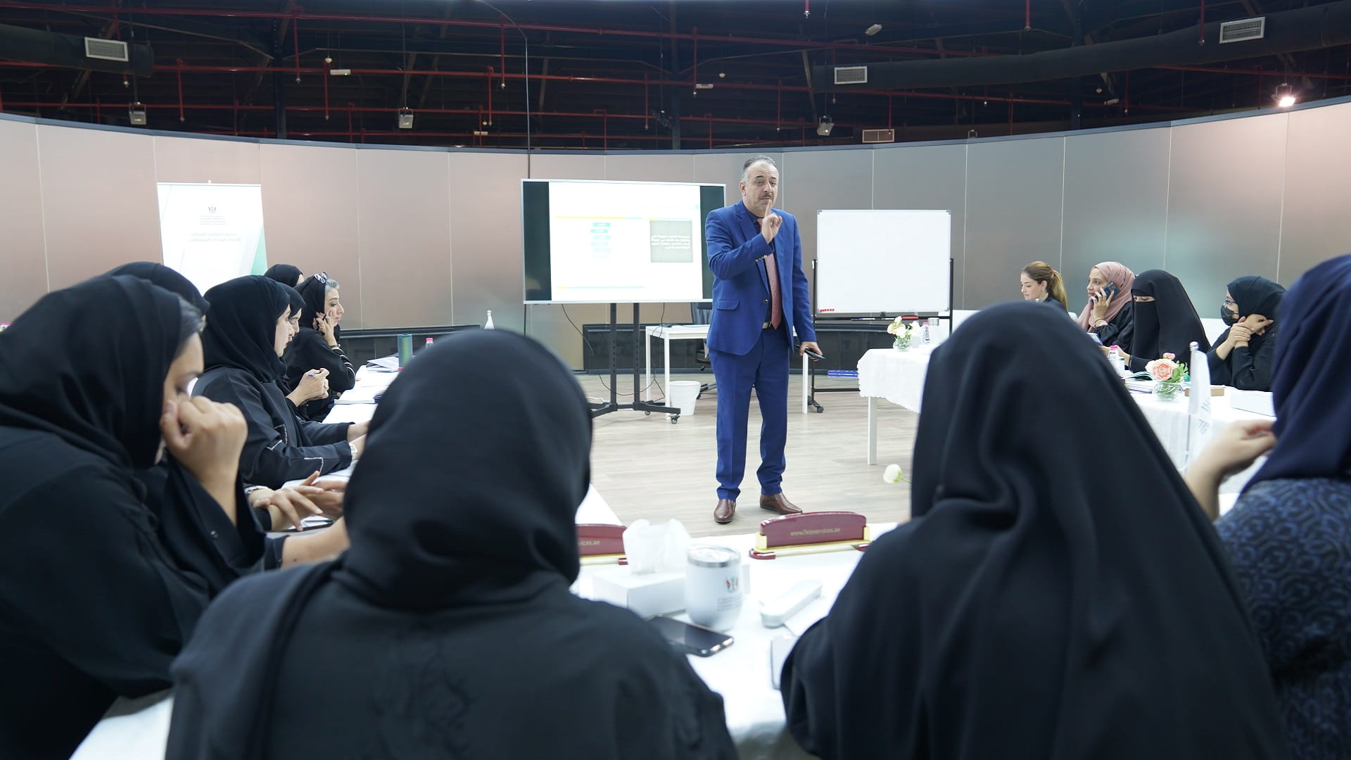 صورة بعنوان: "اجتماعية الشارقة" تطلق برامج تأهيلية لقيادات الدائرة 