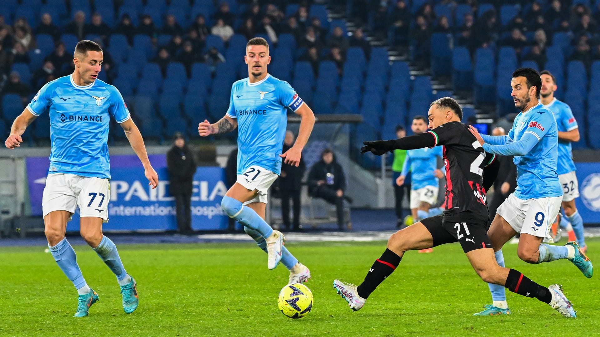صورة بعنوان: لاتسيو يقسو على ميلان في الدوري الإيطالي 
