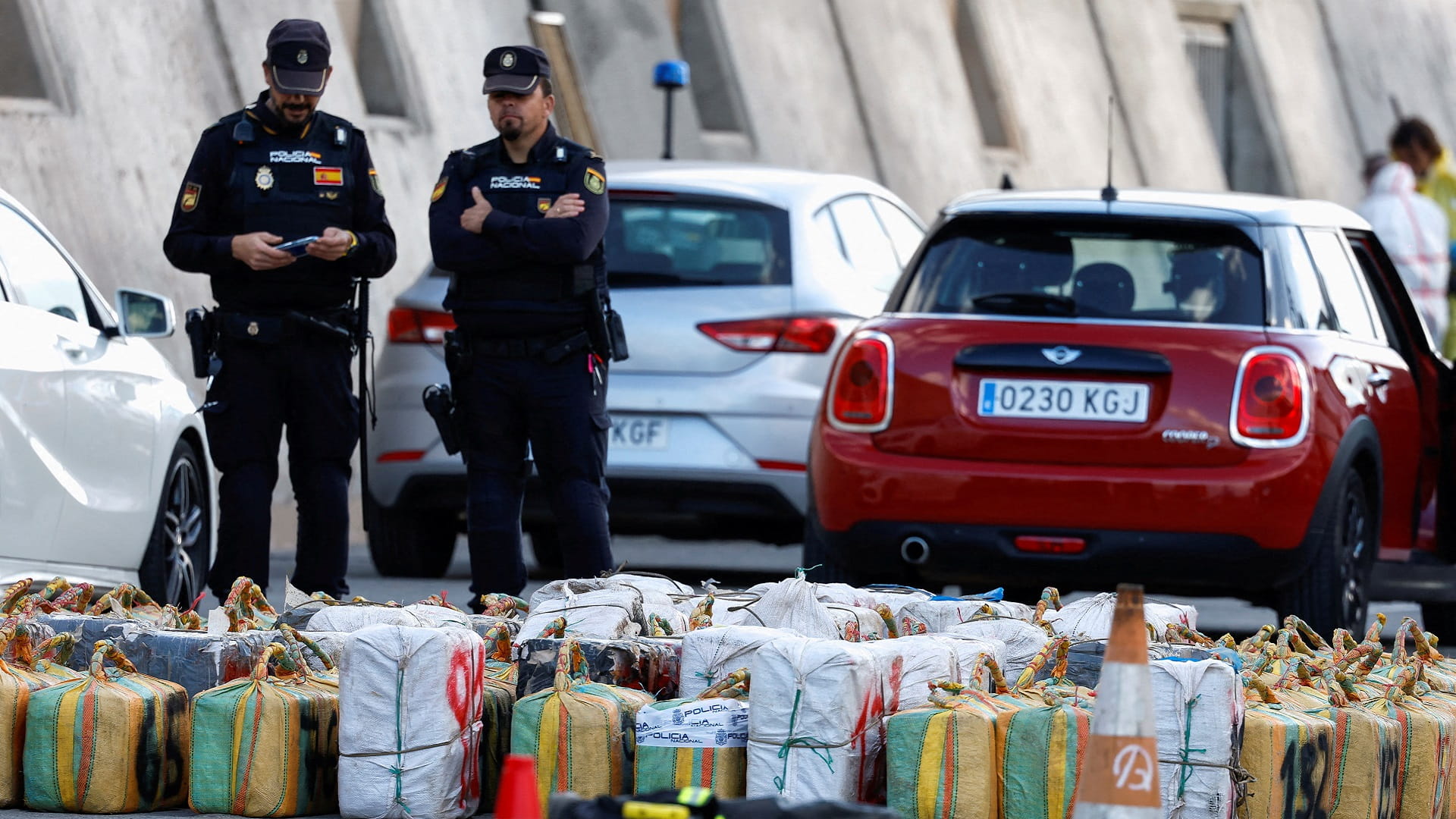 صورة بعنوان: مخبأة بسفينة ماشية.. إسبانيا تضبط 4.5 طن من الكوكايين  