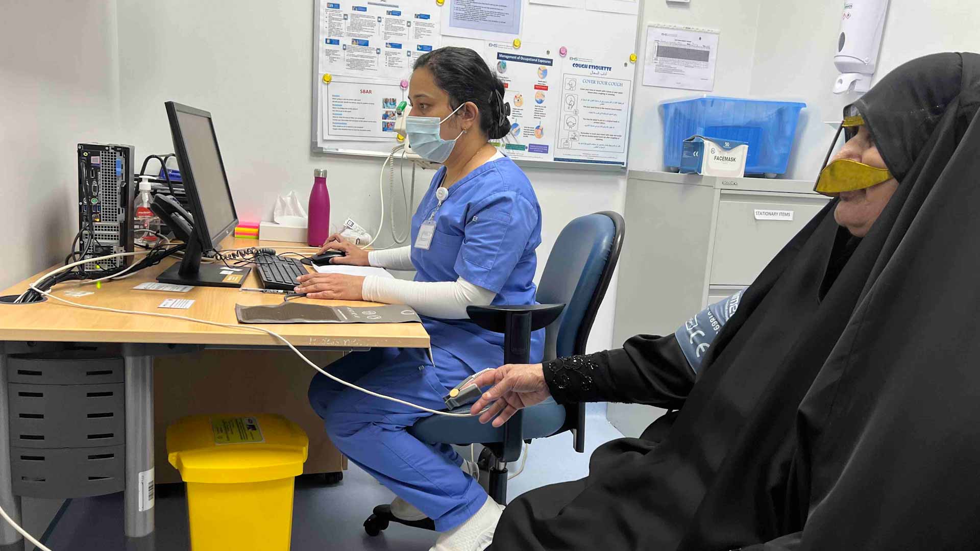 صورة بعنوان: "اجتماعية الشارقة" تعزز صحة موظفيها ومنتسبيها بفحوصات مجانية 